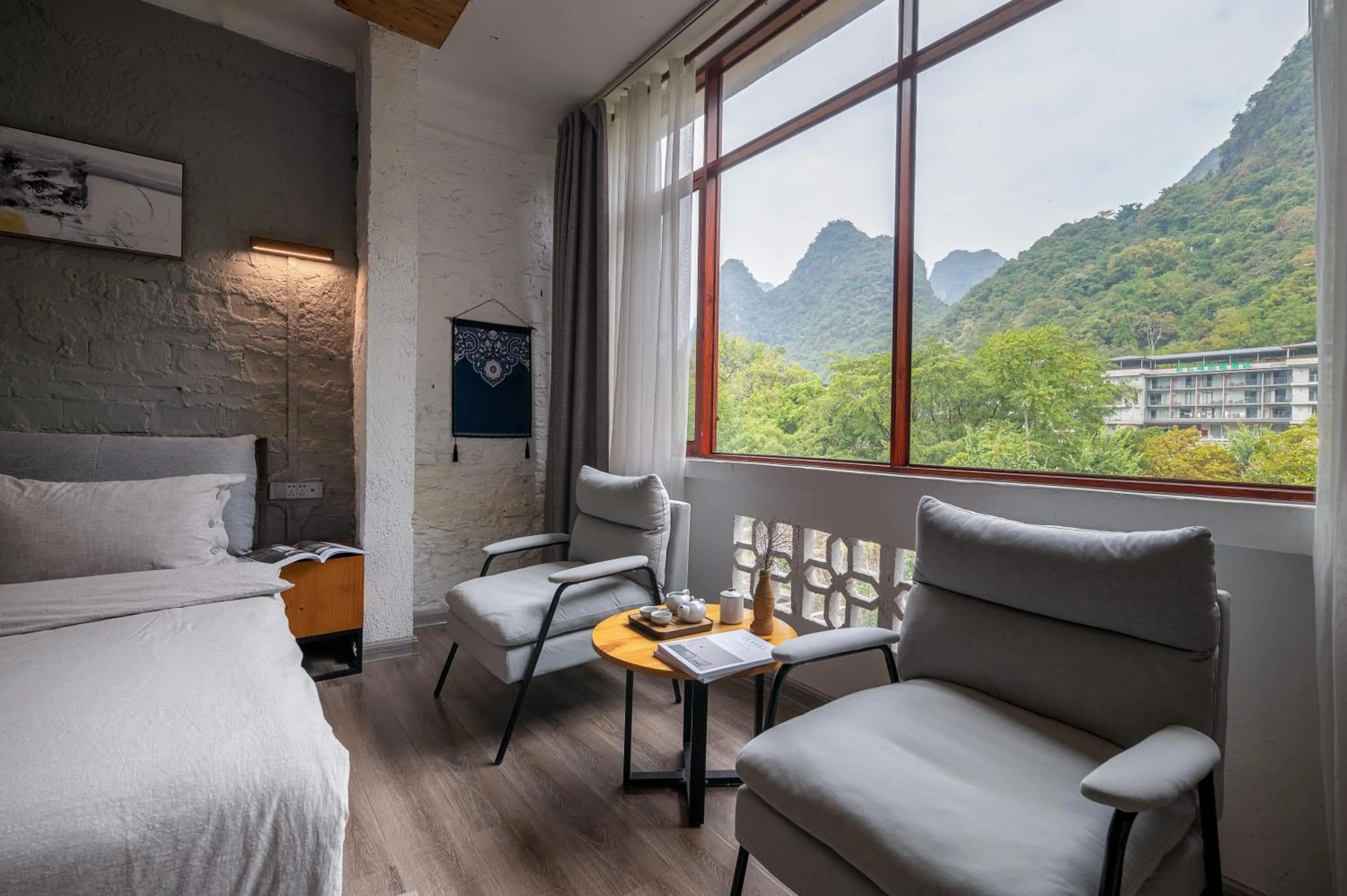 Mountain view, Bed in Autumn Inn