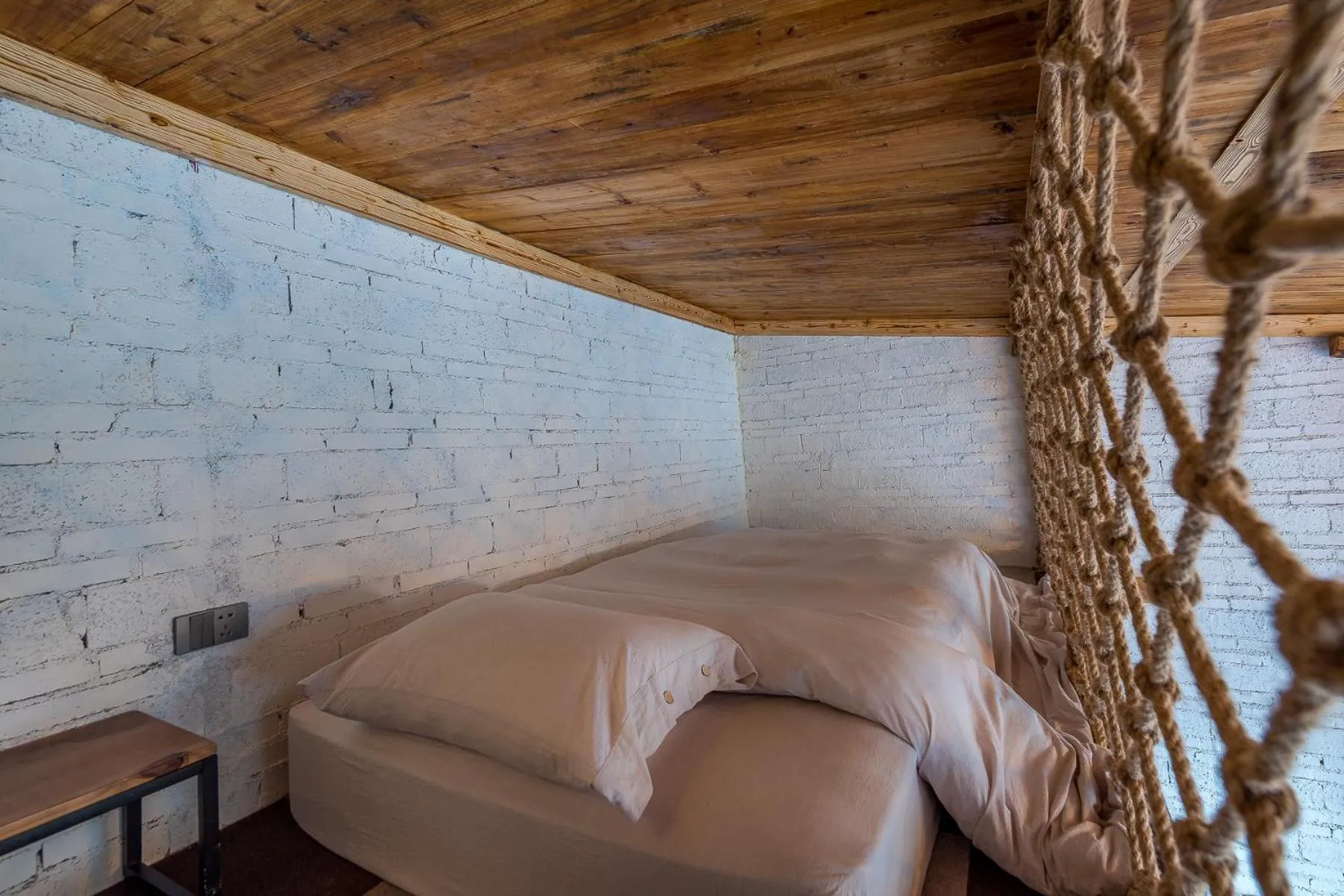 Decorative detail, Bed in Autumn Inn