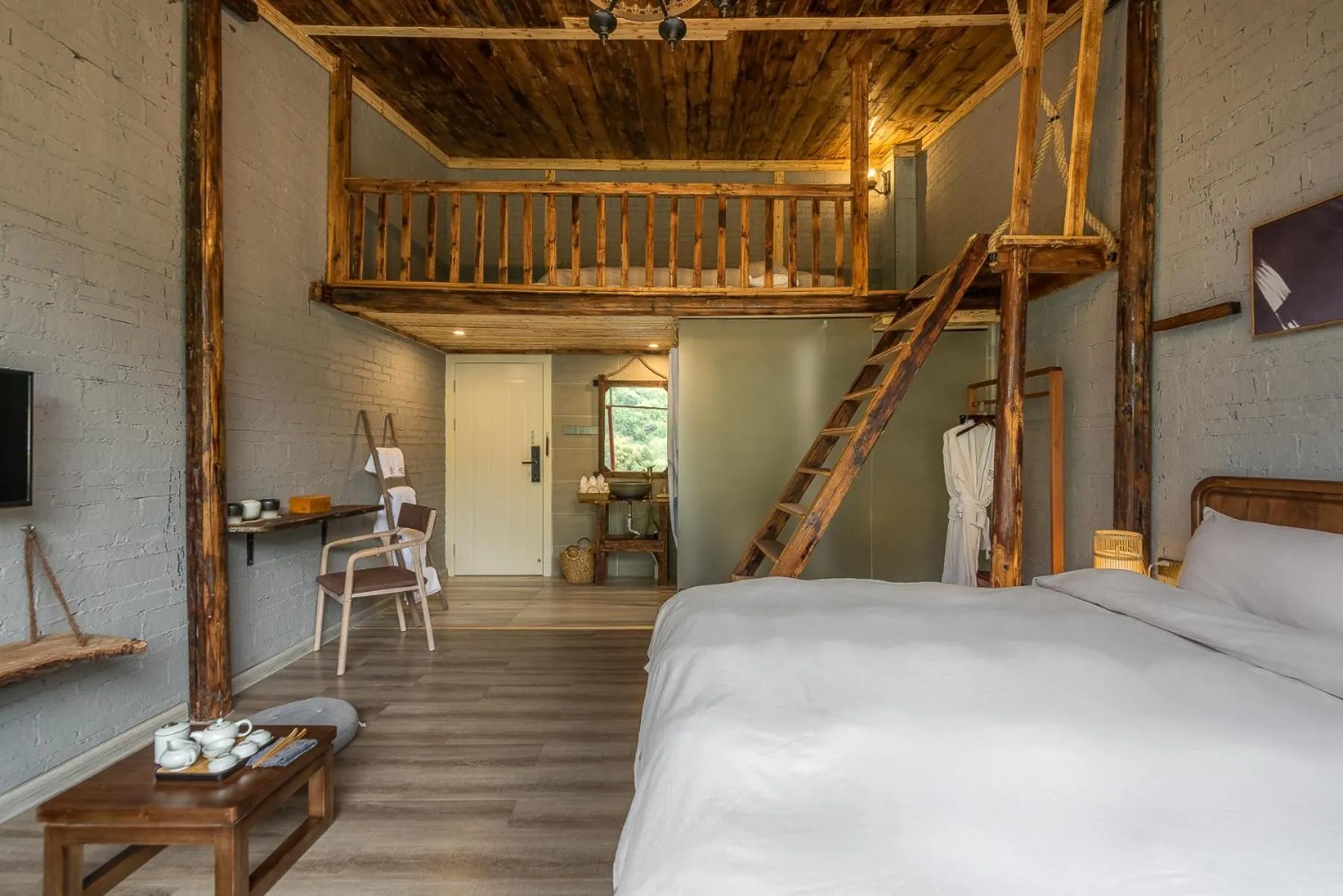 Photo of the whole room, Bed in Autumn Inn