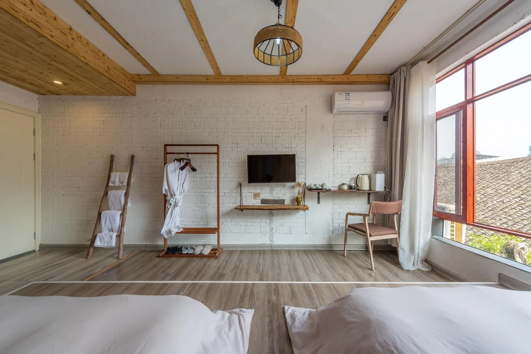 Decorative detail, Bed in Autumn Inn