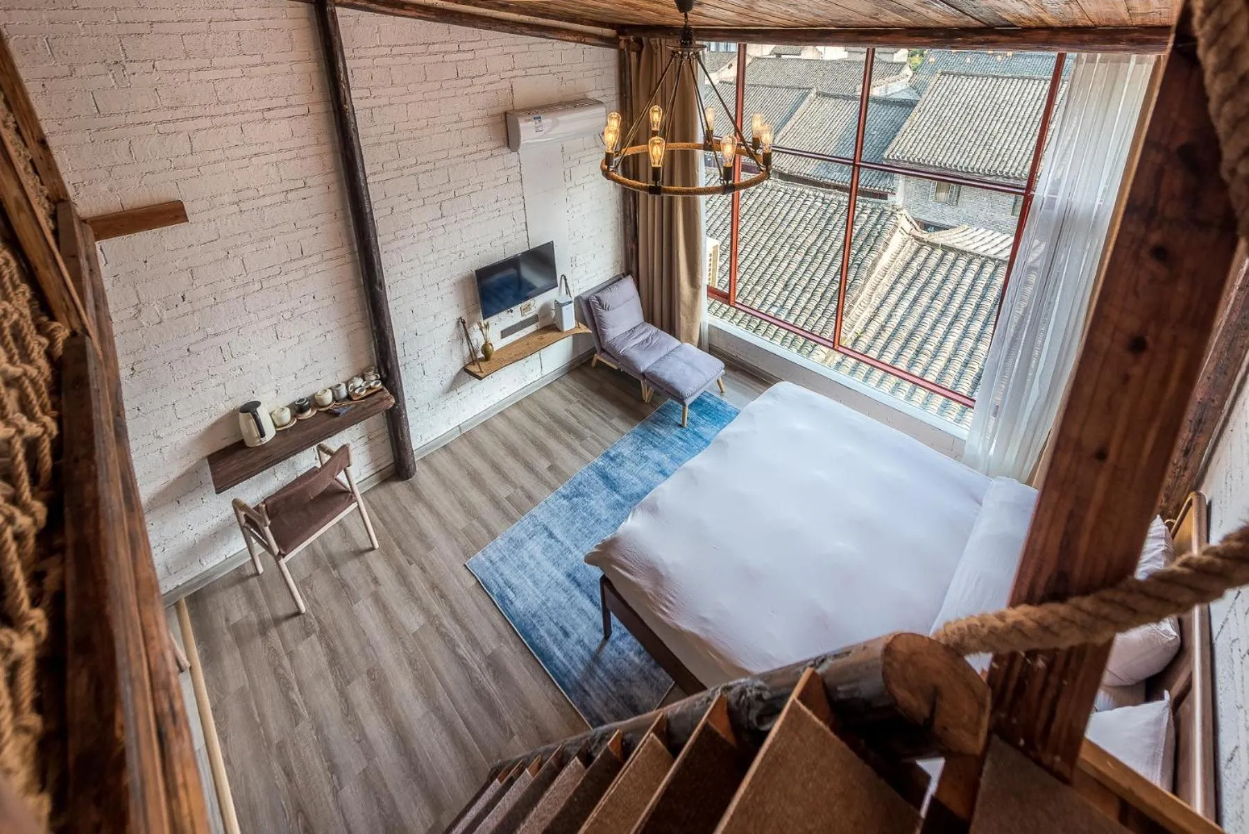 Photo of the whole room, Bed in Autumn Inn