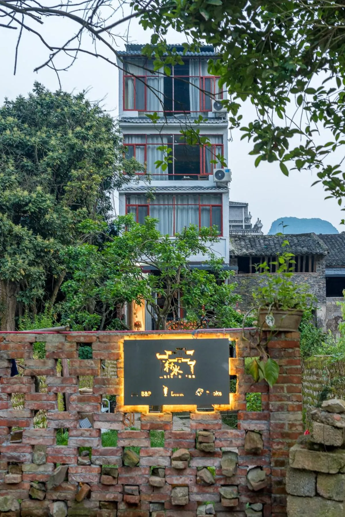 Garden in Autumn Inn