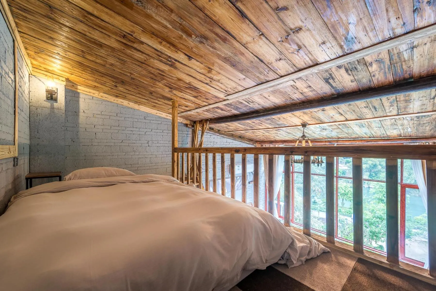 Decorative detail, Bed in Autumn Inn