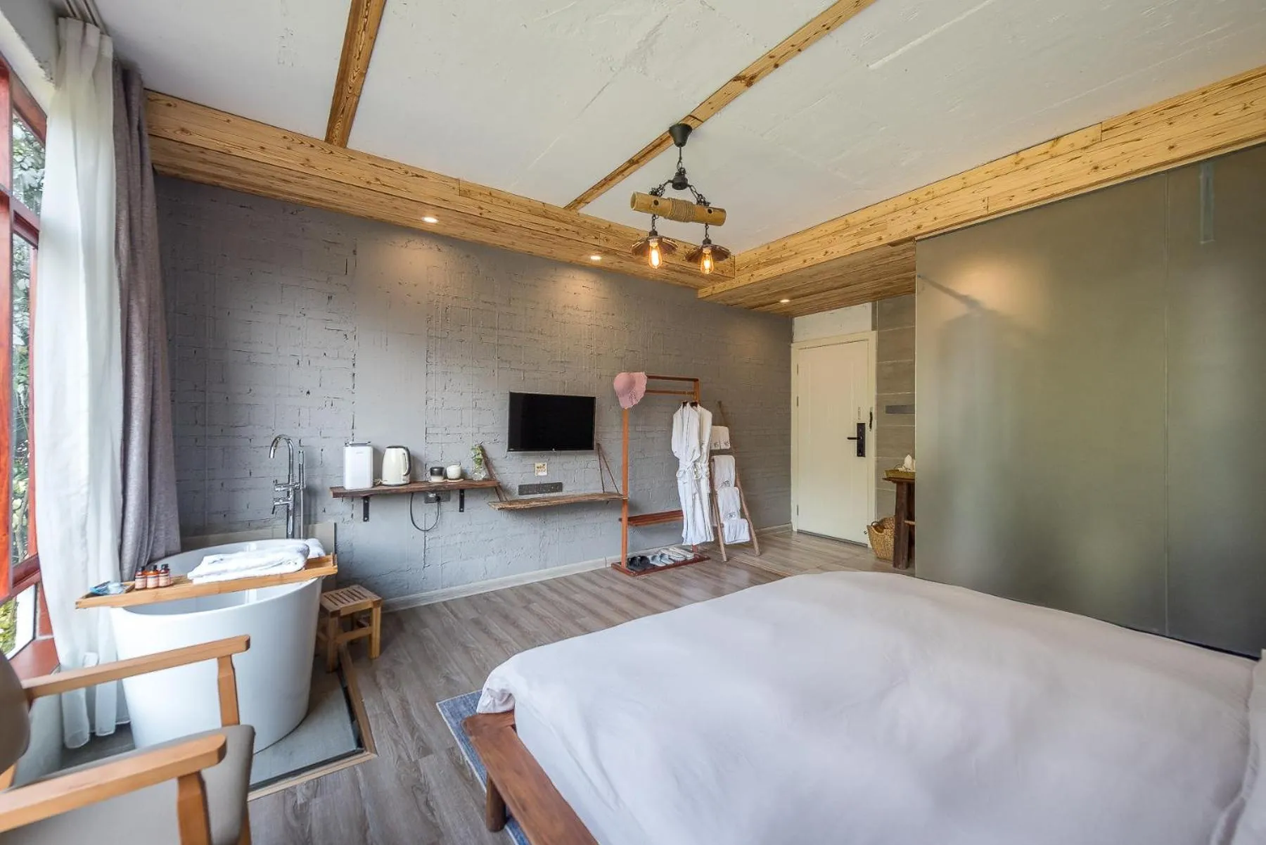 Photo of the whole room, Bed in Autumn Inn
