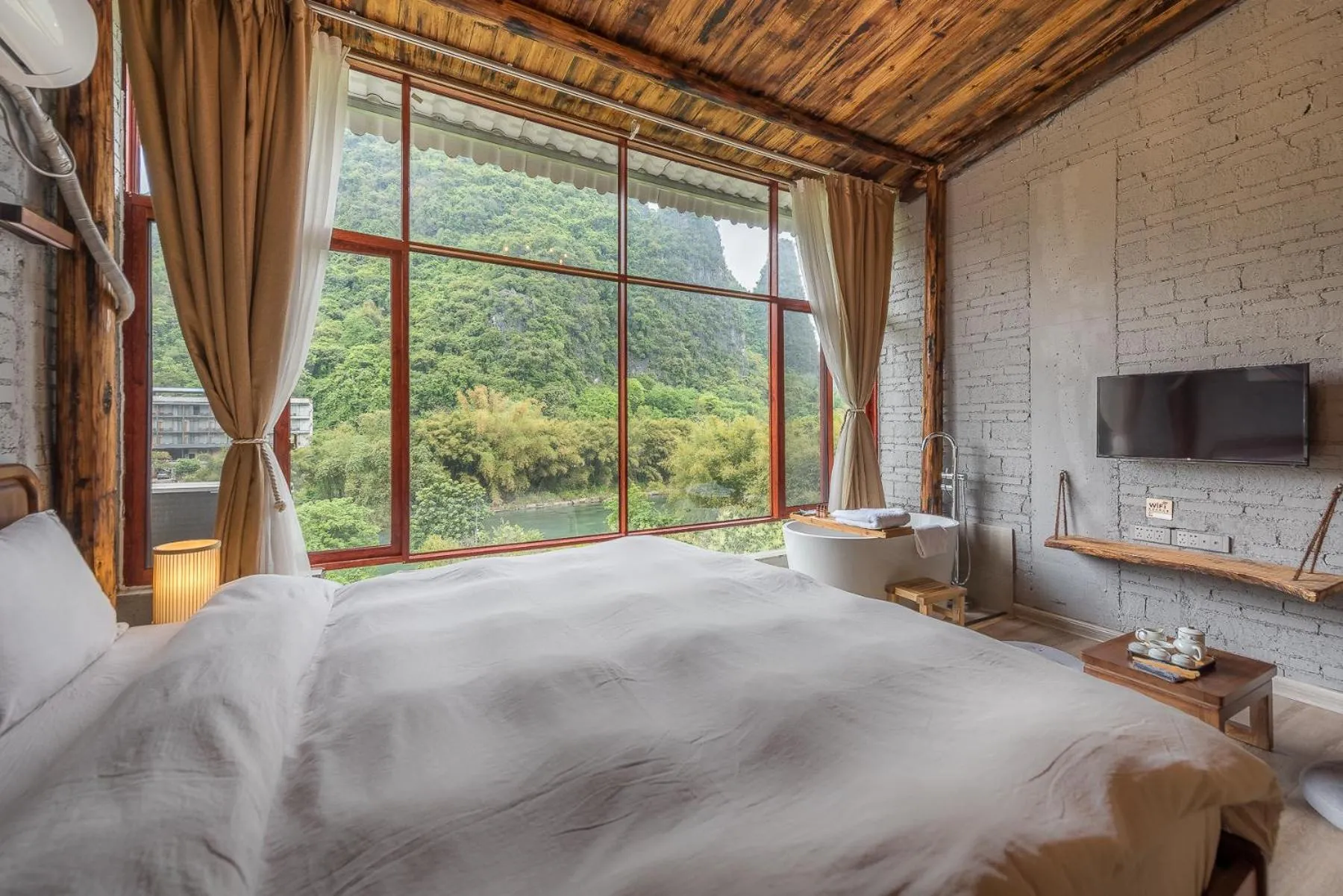 Photo of the whole room, Bed in Autumn Inn