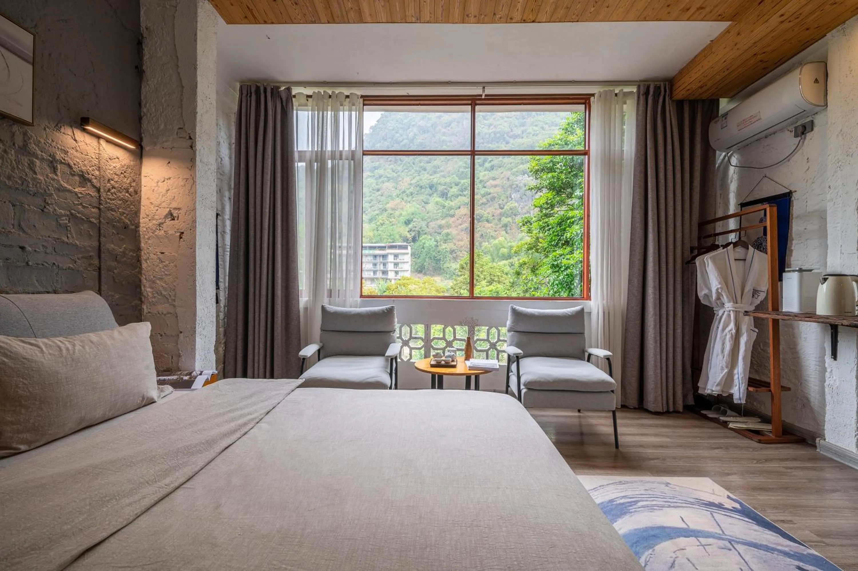 Photo of the whole room, Bed in Autumn Inn