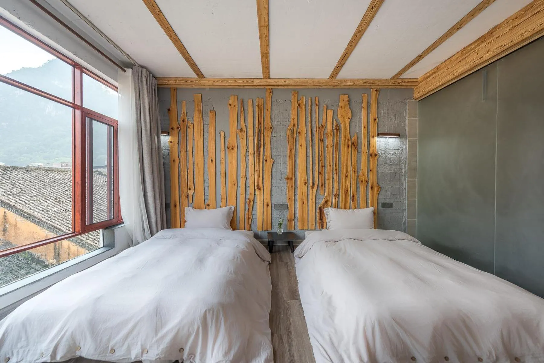 Decorative detail, Bed in Autumn Inn