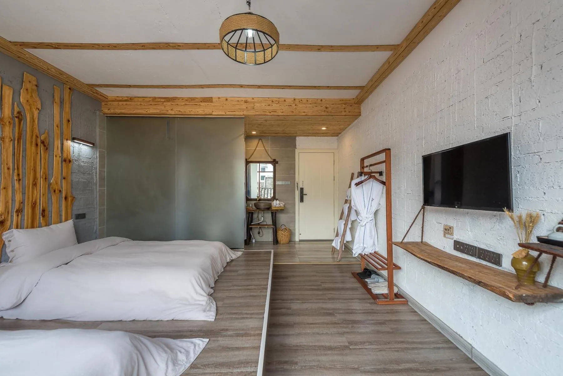 Photo of the whole room, Bed in Autumn Inn