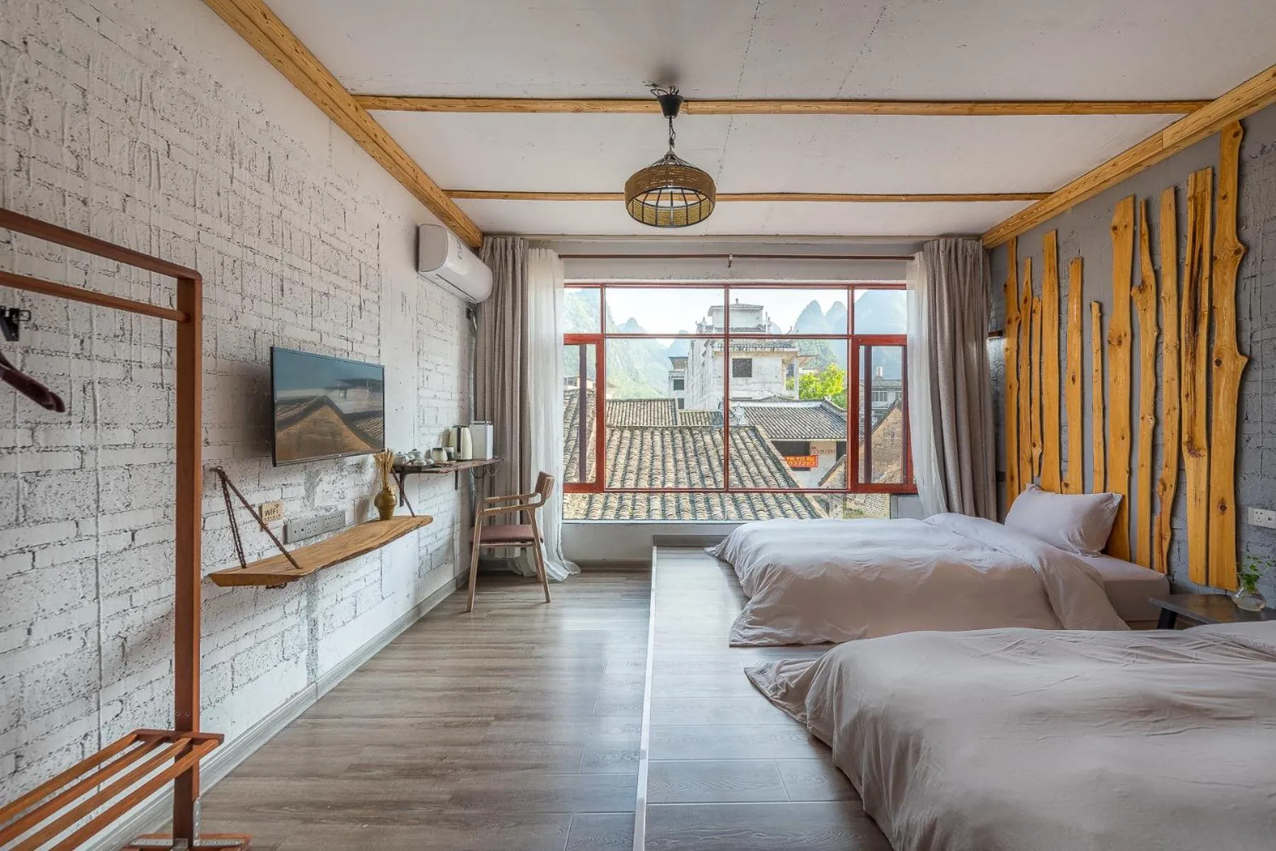 Photo of the whole room, Bed in Autumn Inn