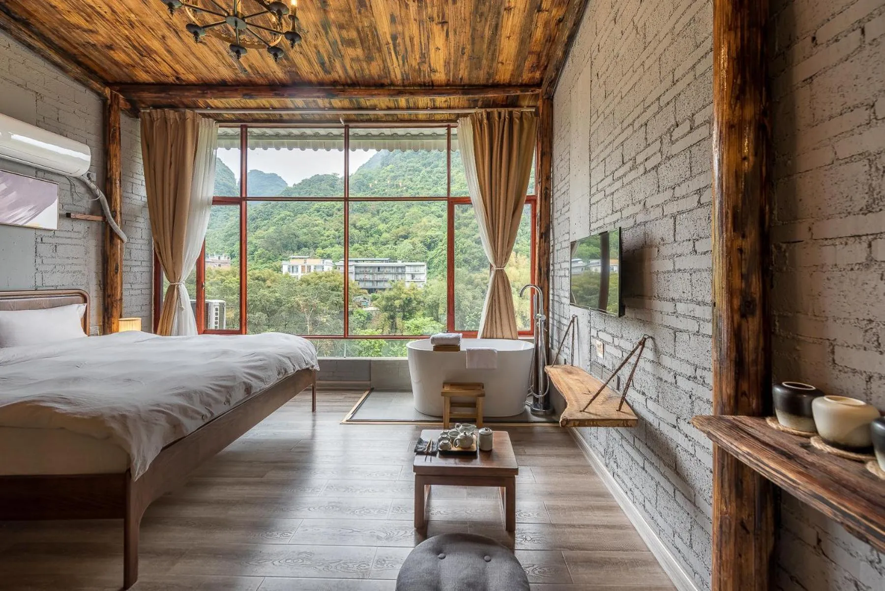 Photo of the whole room, Bed in Autumn Inn