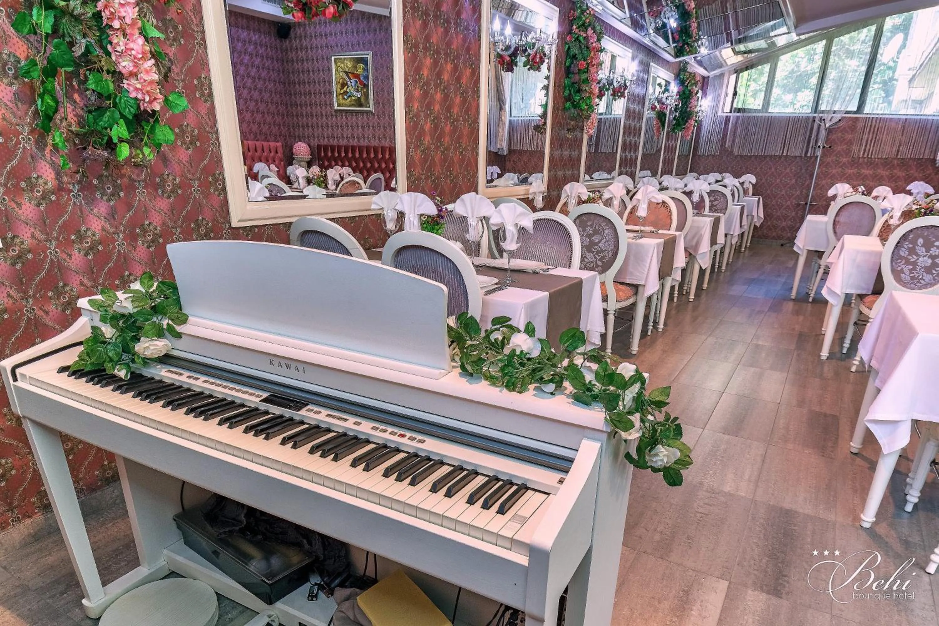 Restaurant/places to eat in Boutique Hotel Behi