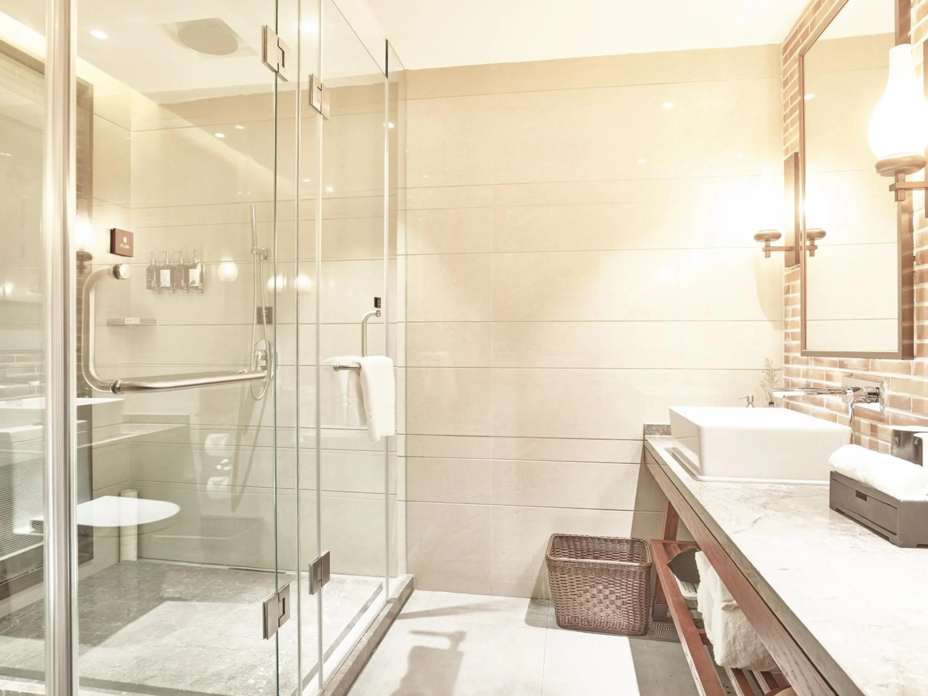 Toilet in SSAW Boutique Hotel Nanjing Grand Theatre