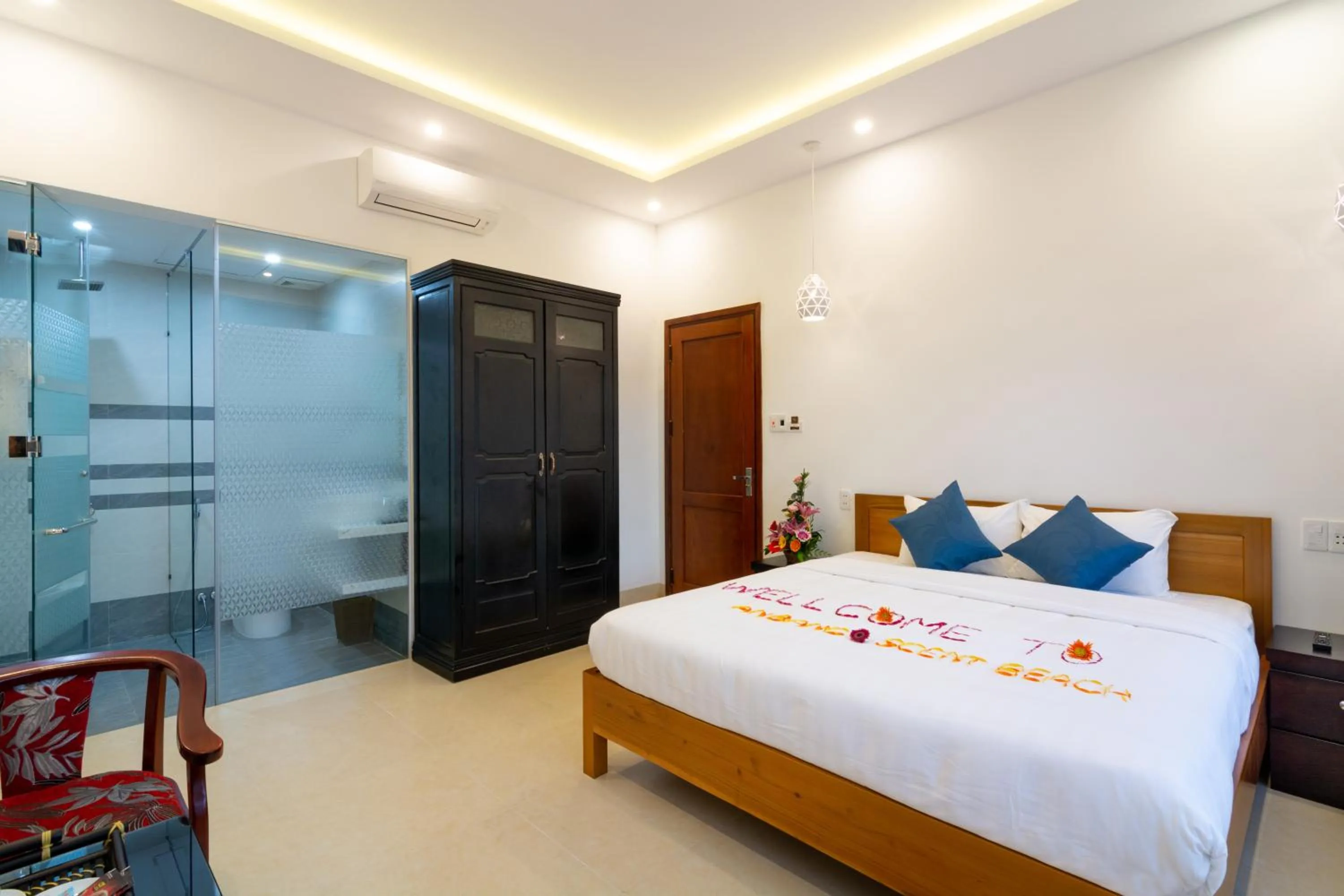 Staff, Bed in An Bang Scent Beach Homestay