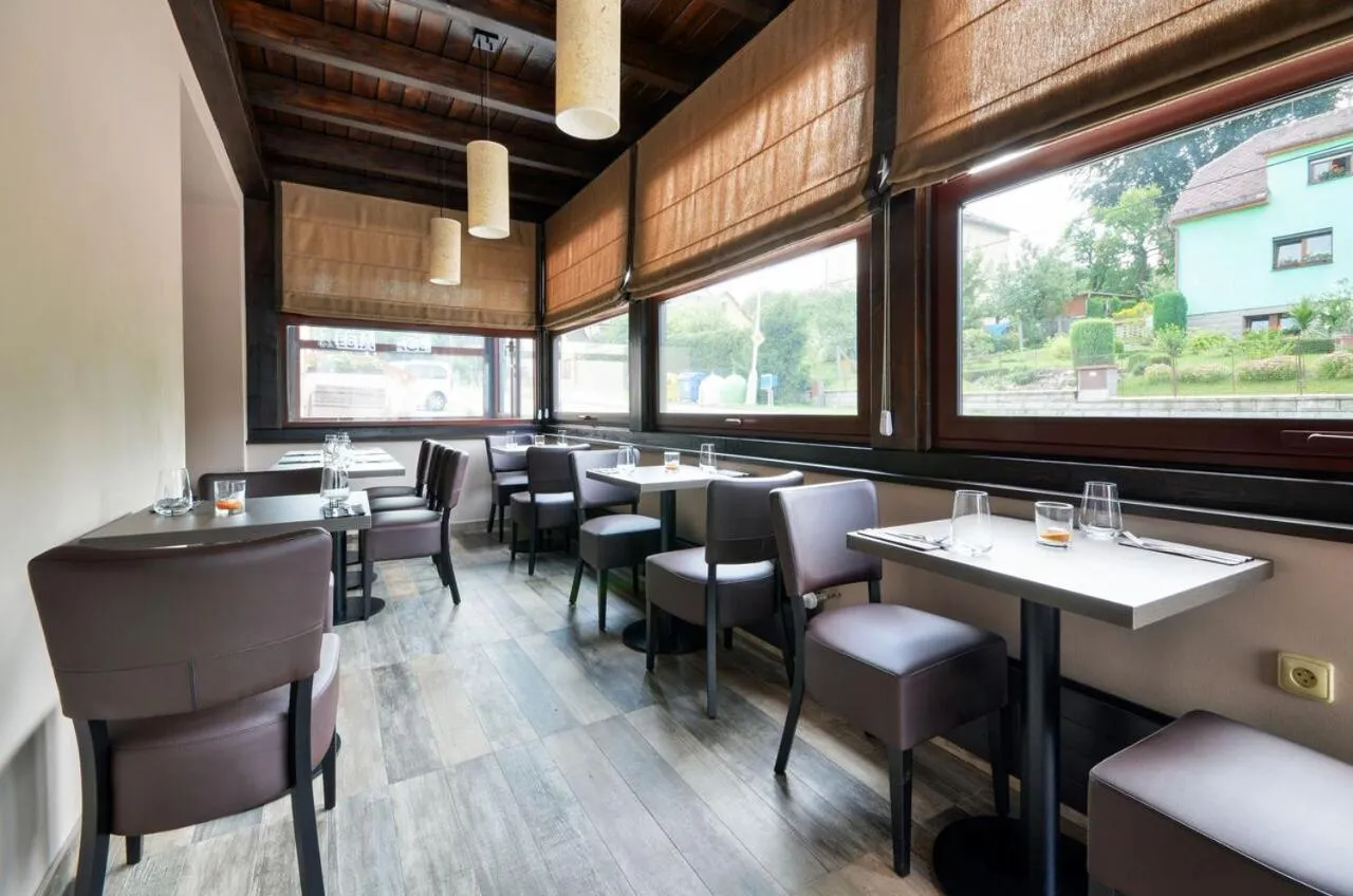 Restaurant/places to eat in Hotel Filipinum