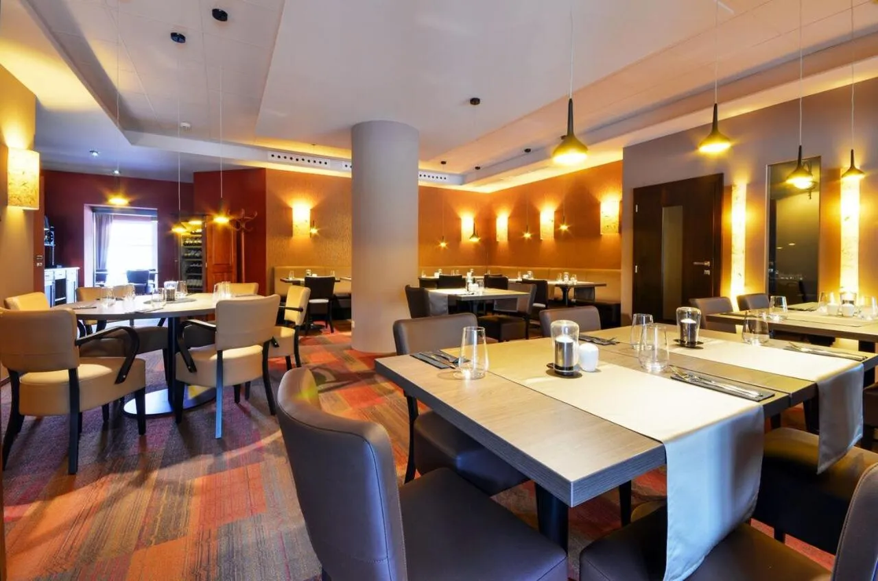 Restaurant/places to eat in Hotel Filipinum