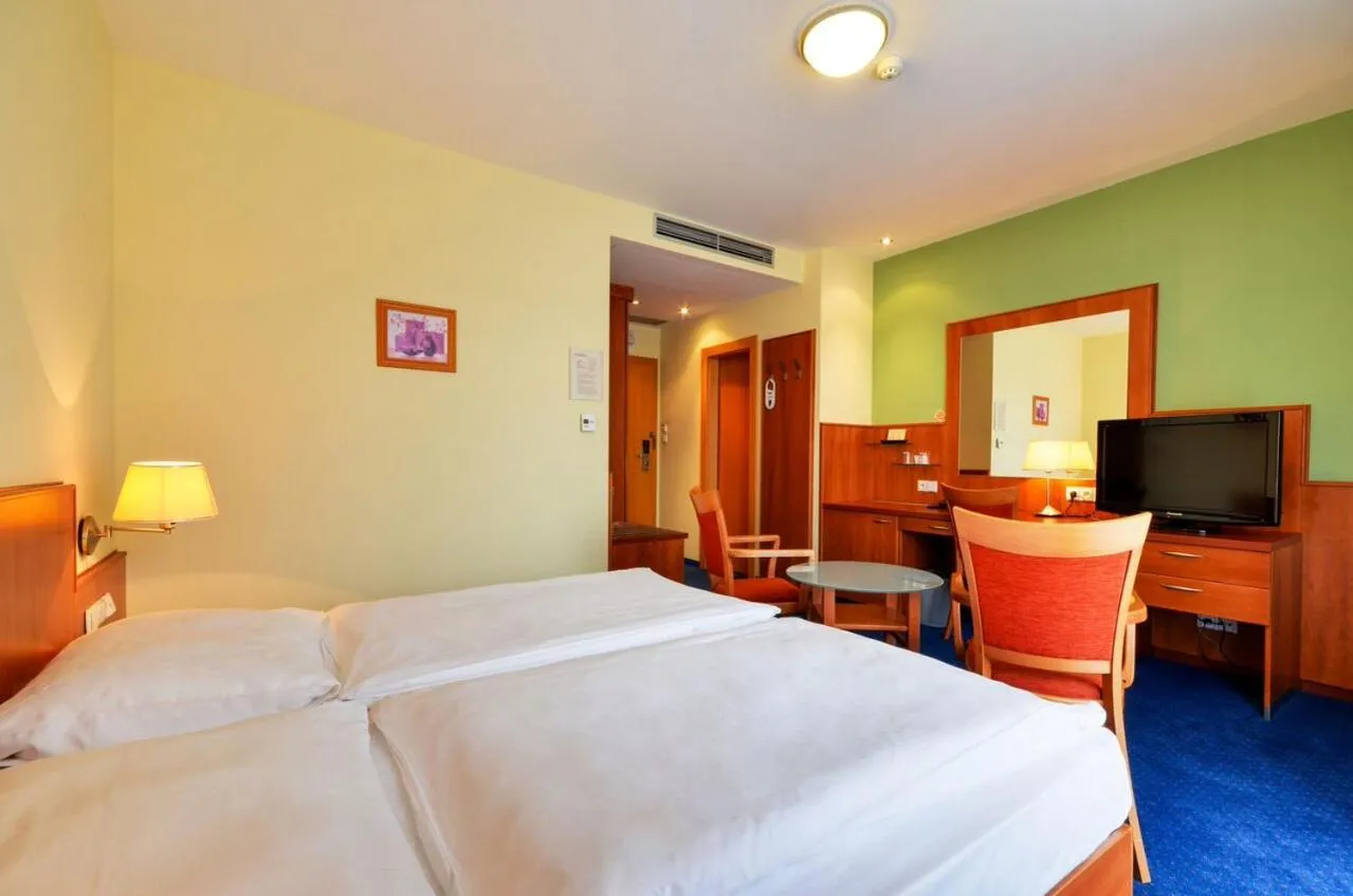 Bedroom, Bed in Hotel Filipinum