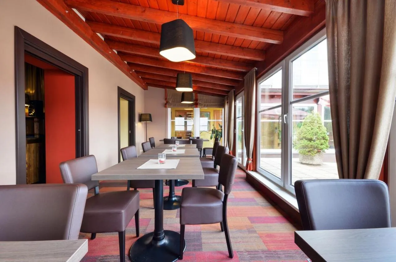 Restaurant/places to eat in Hotel Filipinum