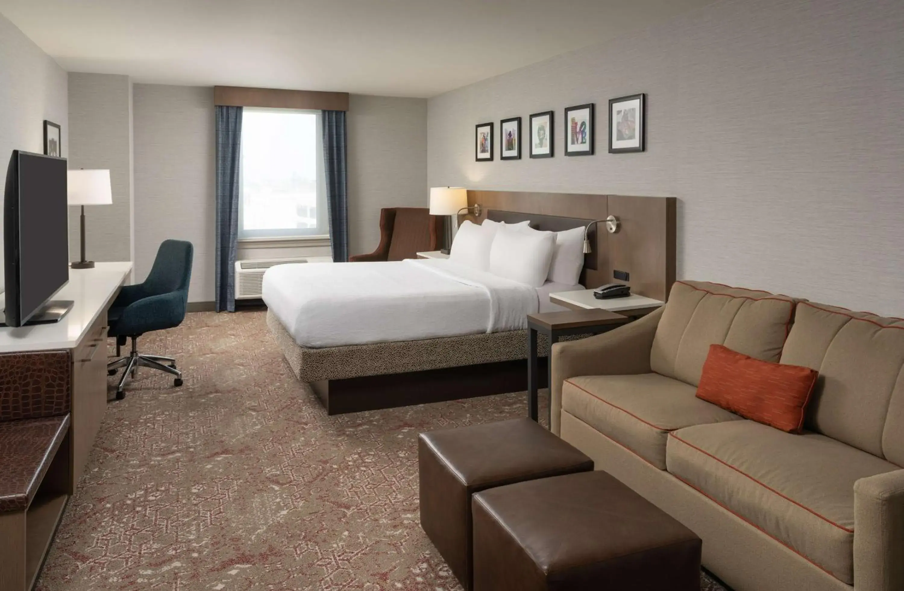 Living room, Bed in Hilton Garden Inn Philadelphia Center City Living room, Bed in Hilton Garden Inn Philadelphia Center City