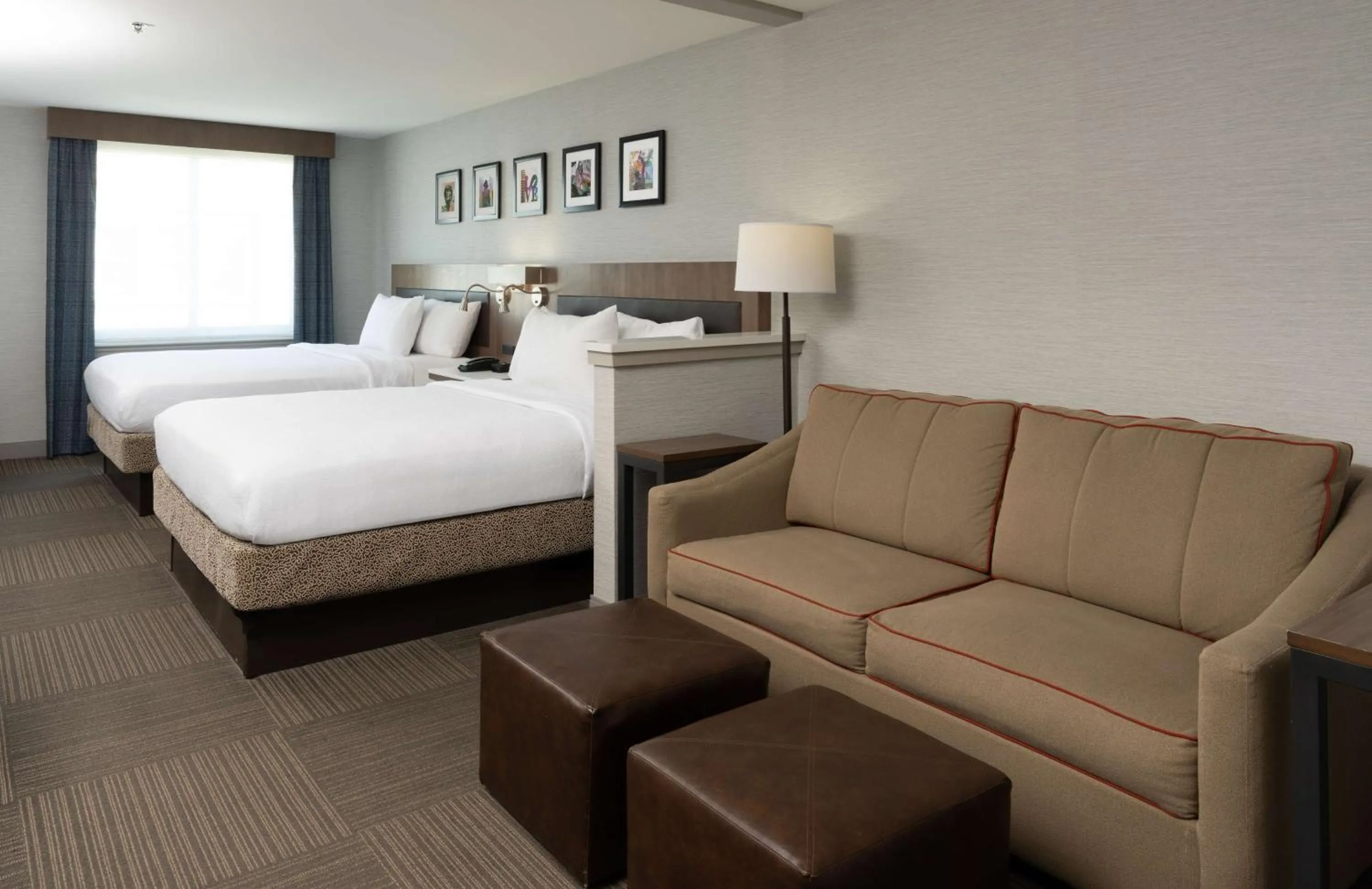 Living room, Bed in Hilton Garden Inn Philadelphia Center City