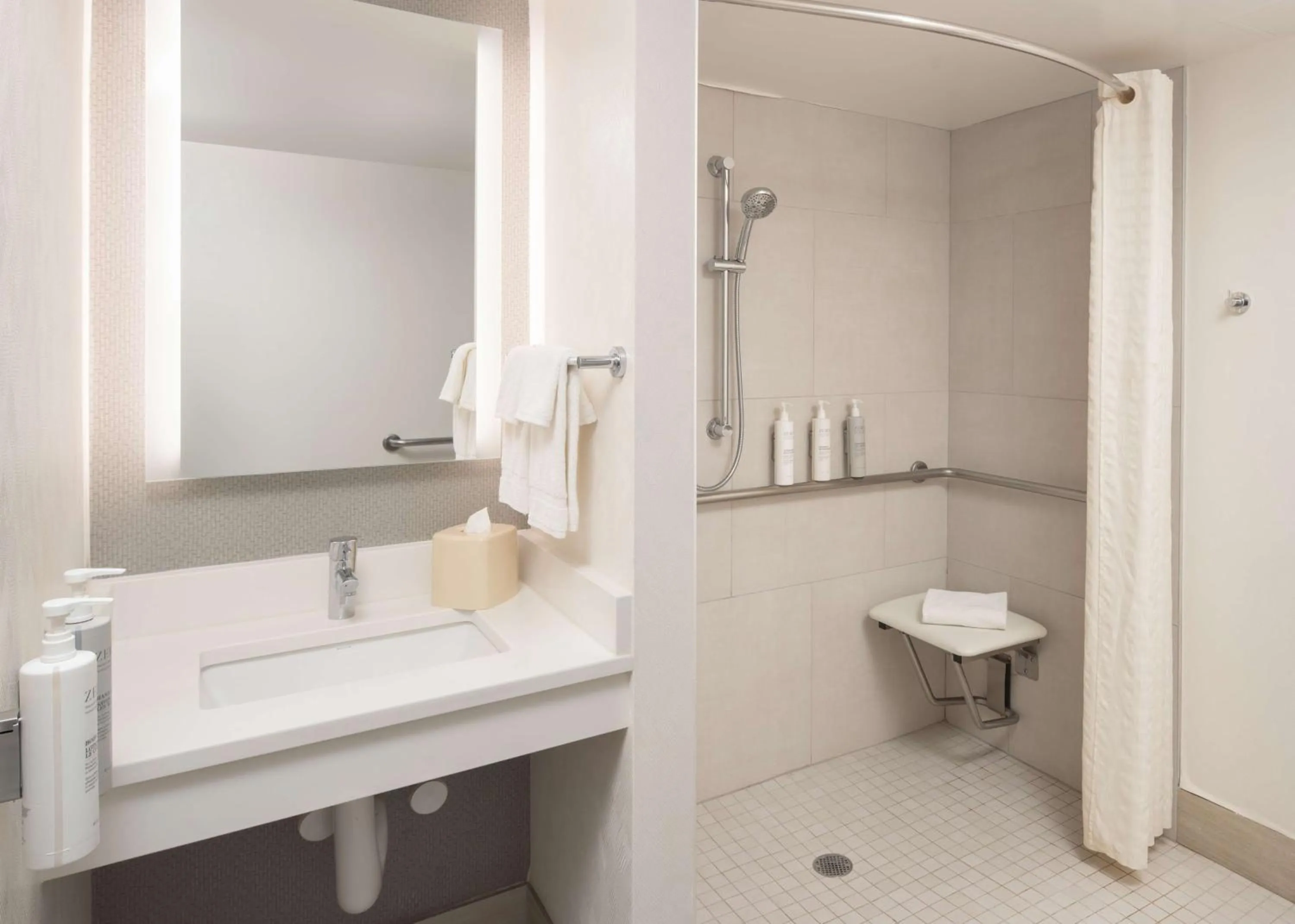 Bathroom in Hilton Garden Inn Philadelphia Center City