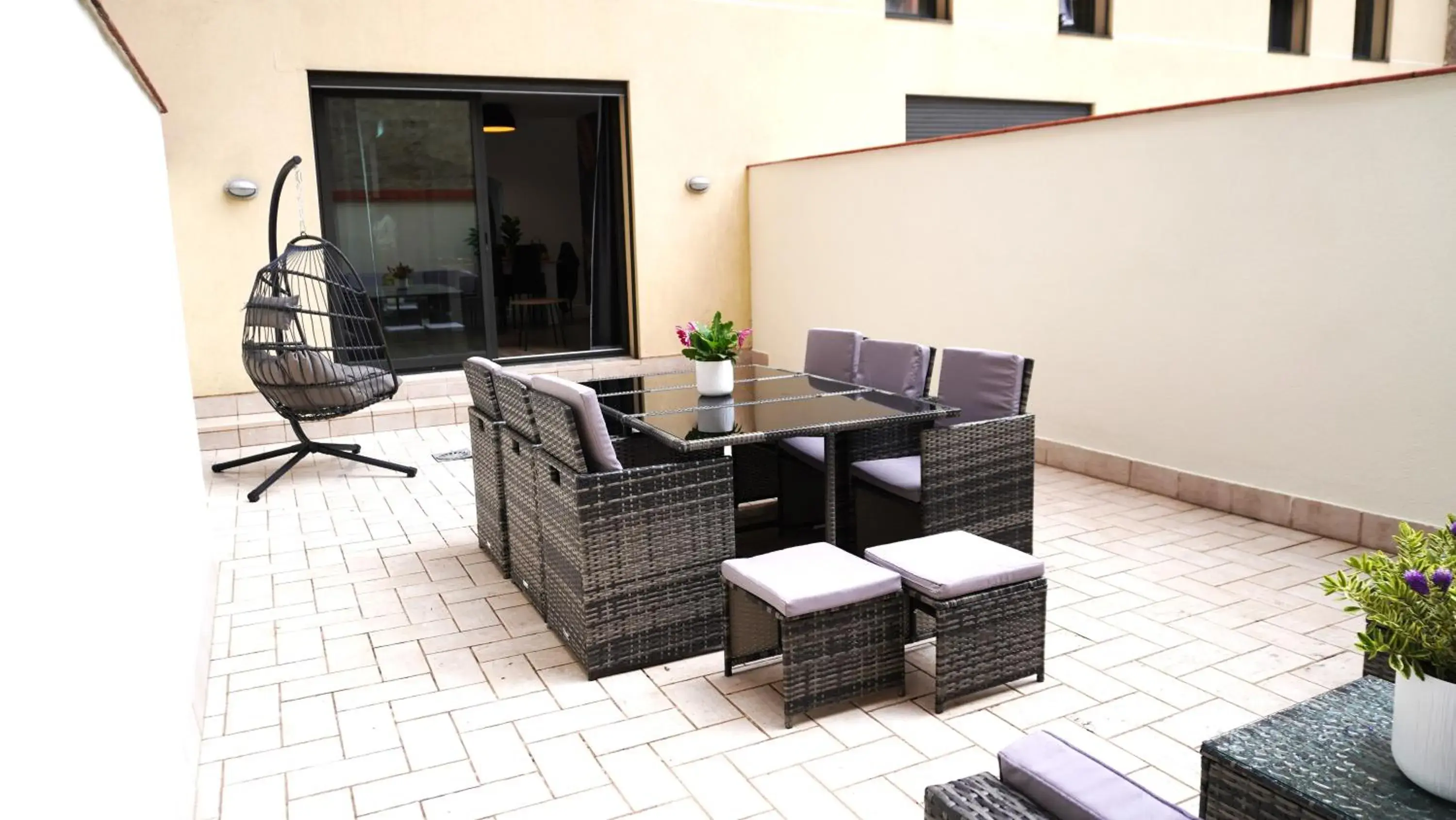 Patio in Cosmo Apartments Consell de Cent - Plaza Universitat Patio in Cosmo Apartments Consell de Cent - Plaza Universitat