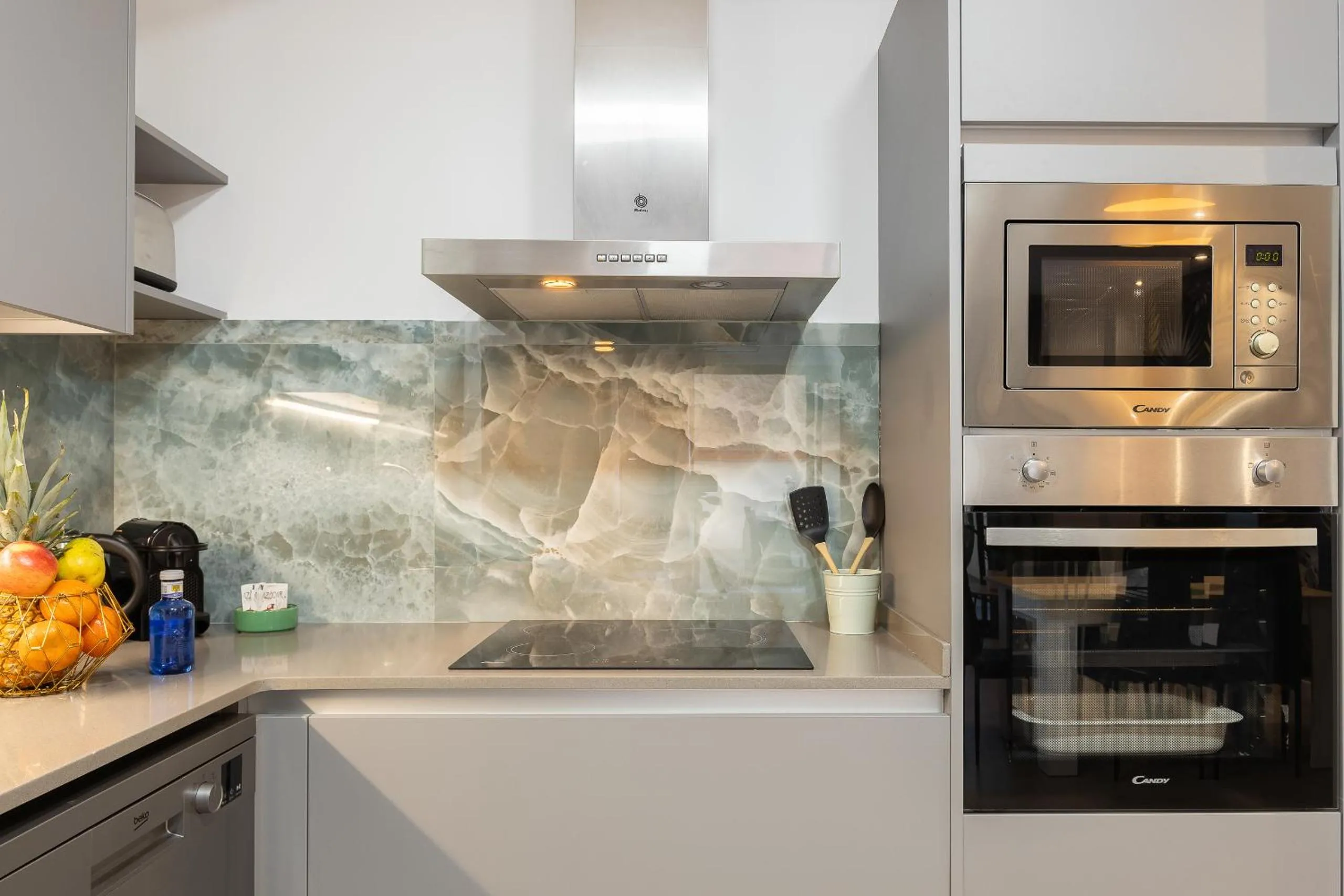 Kitchen or kitchenette in Cosmo Apartments Consell de Cent - Plaza Universitat