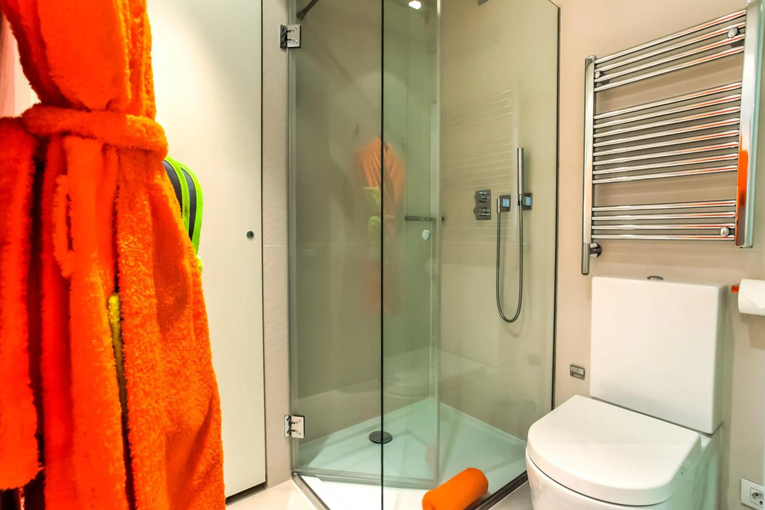 Shower in Cosmo Apartments Passeig de Gràcia