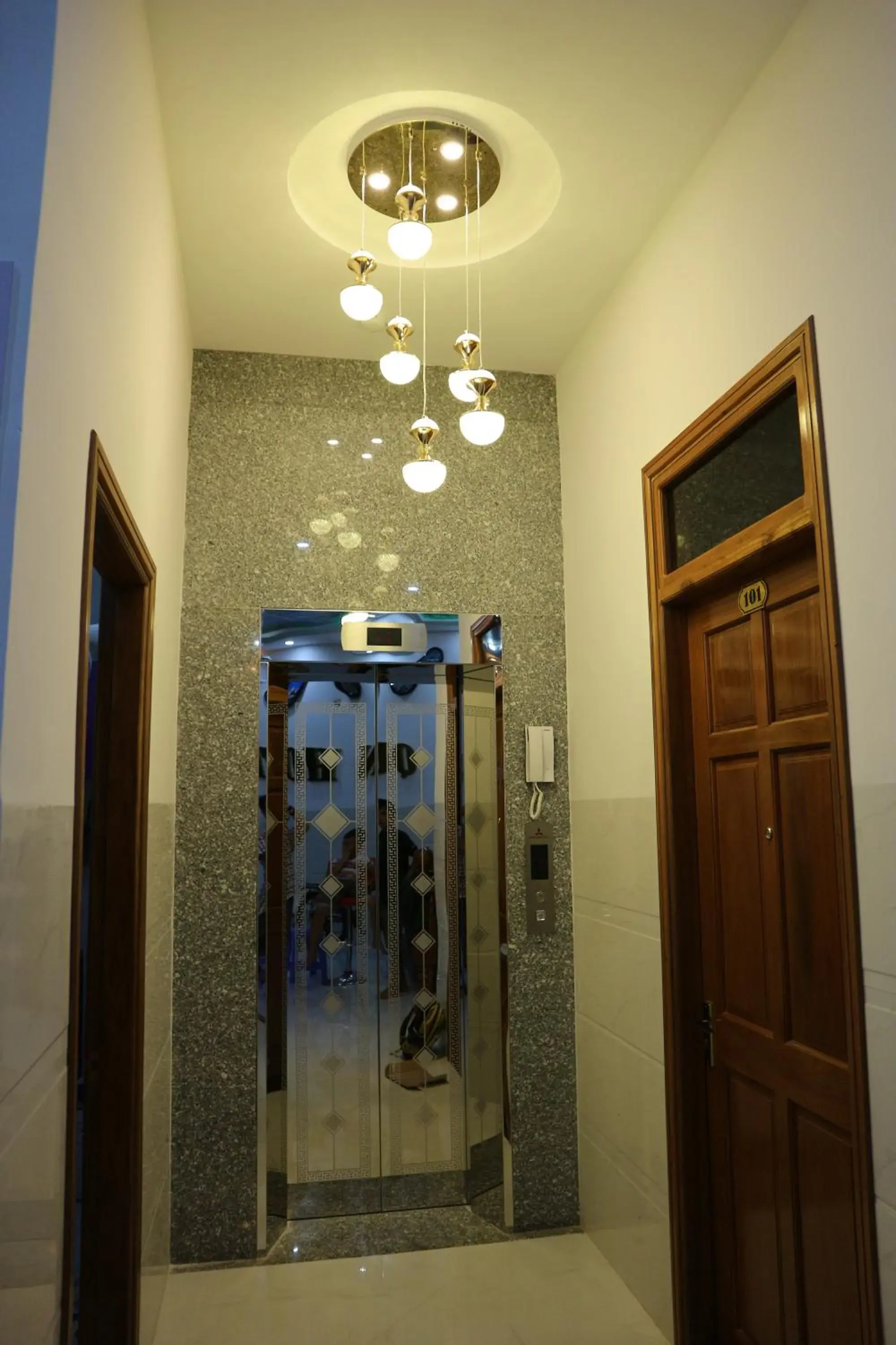 Double Room with Balcony in Anh Quân Hotel Double Room with Balcony in Anh Quân Hotel