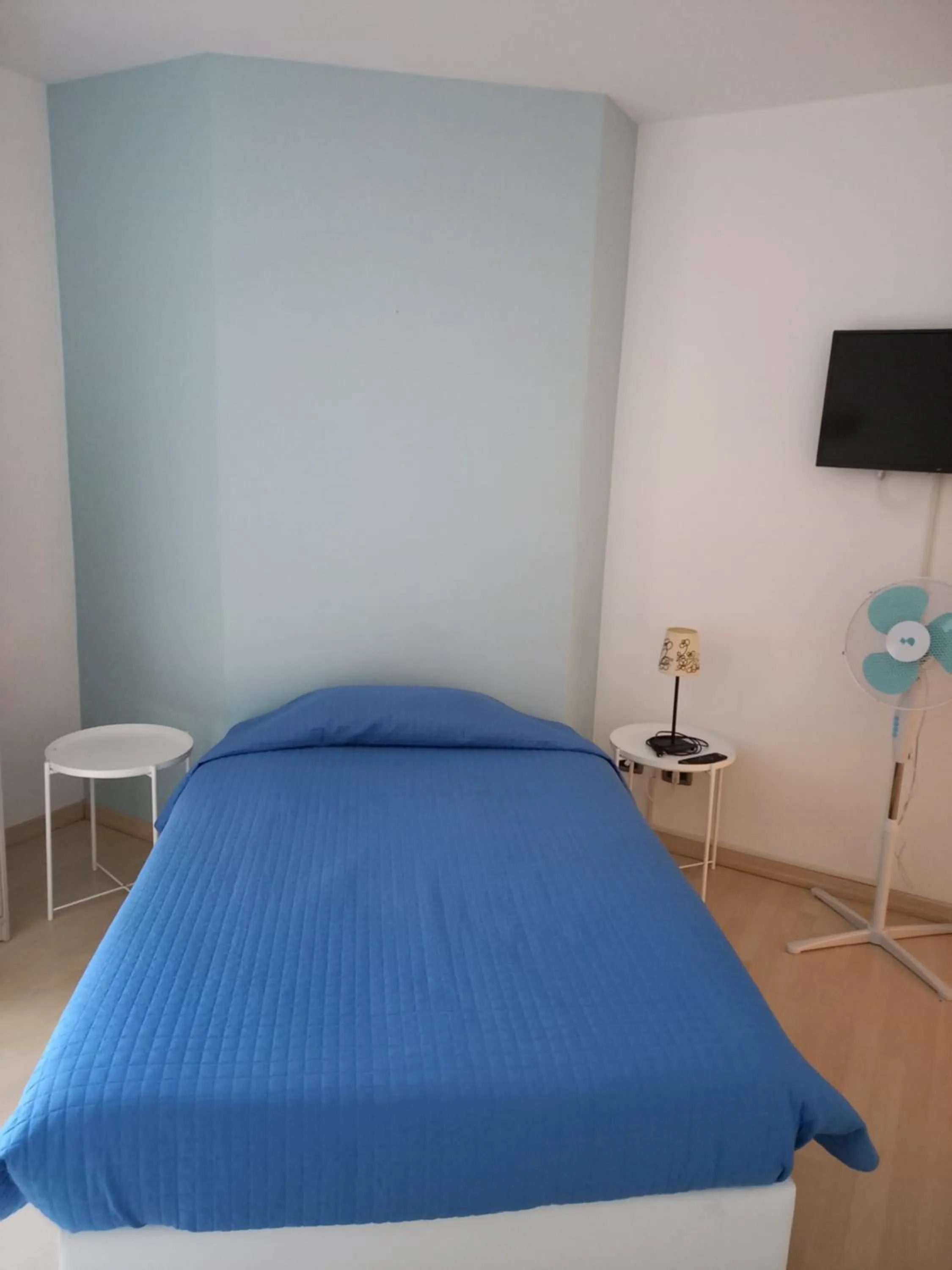 Bed in Apartment Lake Maggiore - ITALIA