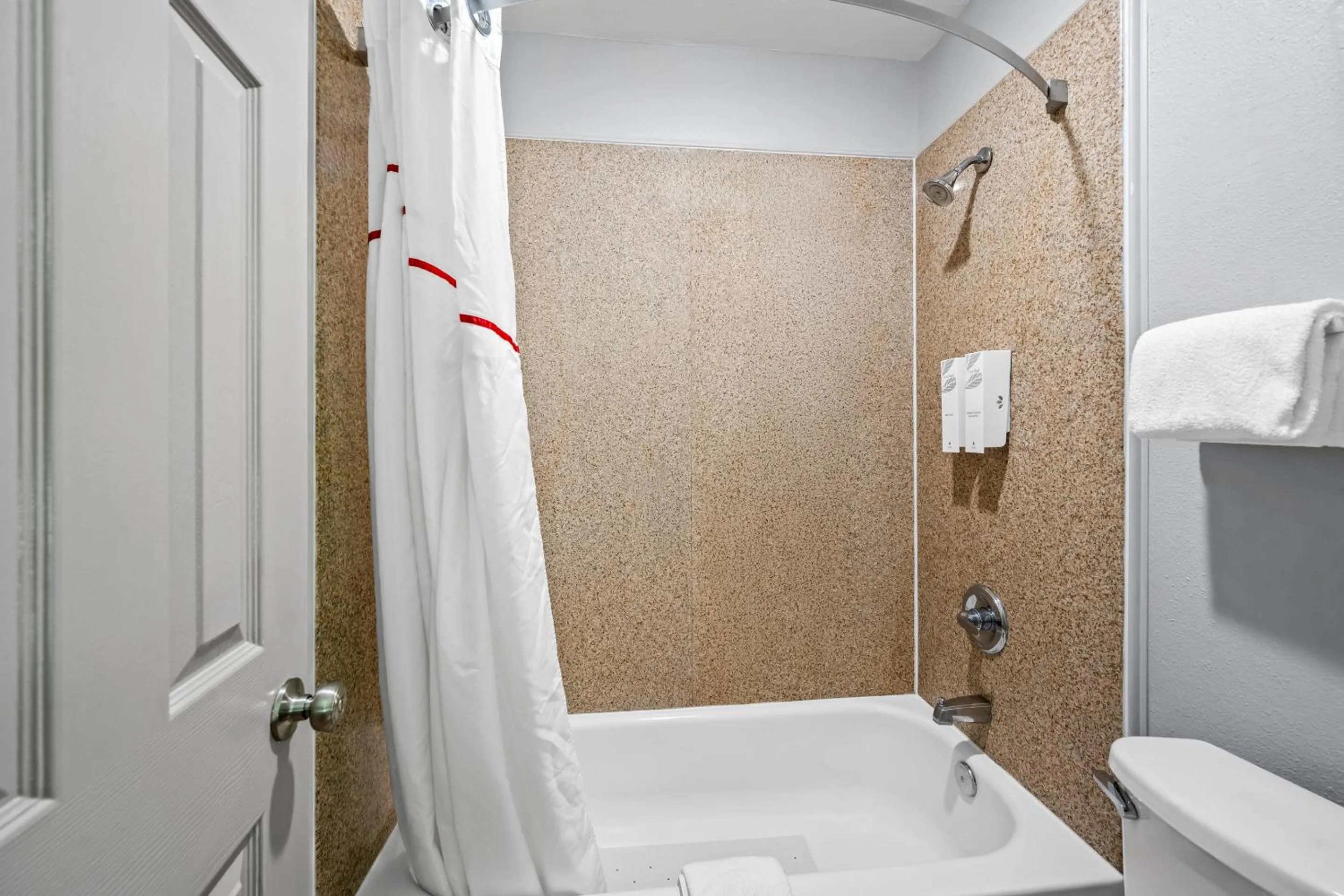 Bathroom in Red Roof Inn College Station