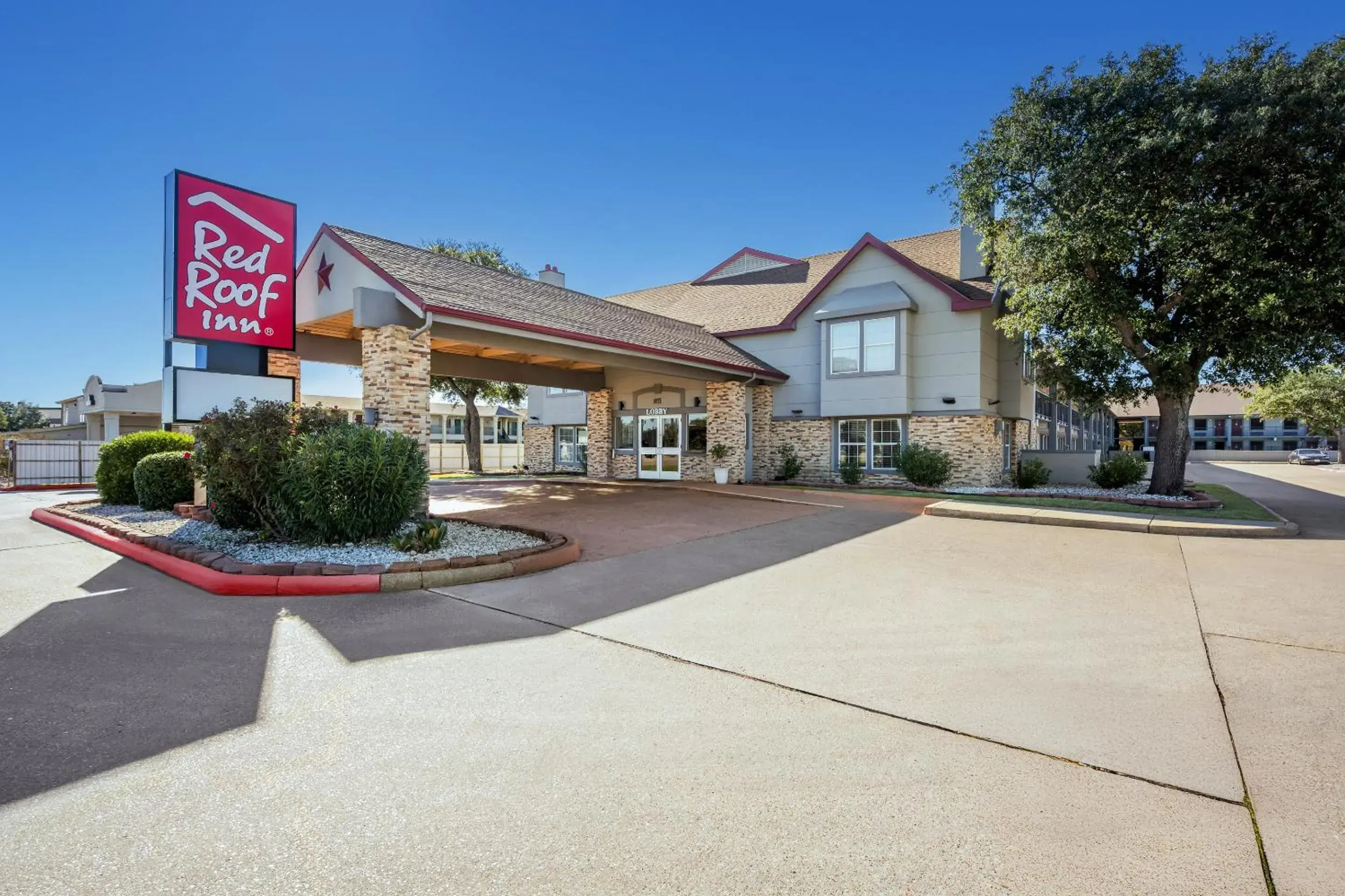 Property building in Red Roof Inn College Station Property building in Red Roof Inn College Station