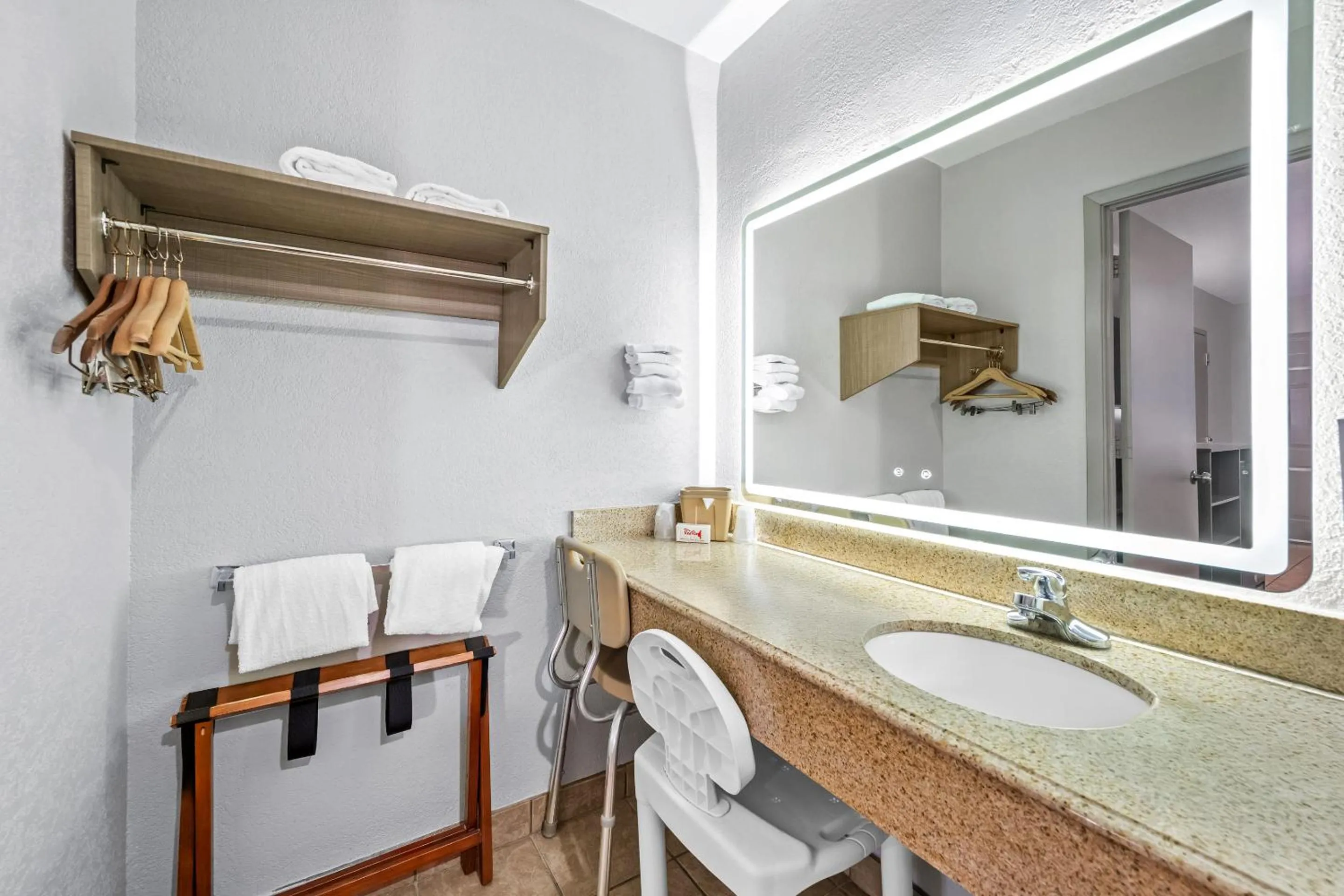 Bathroom in Red Roof Inn College Station