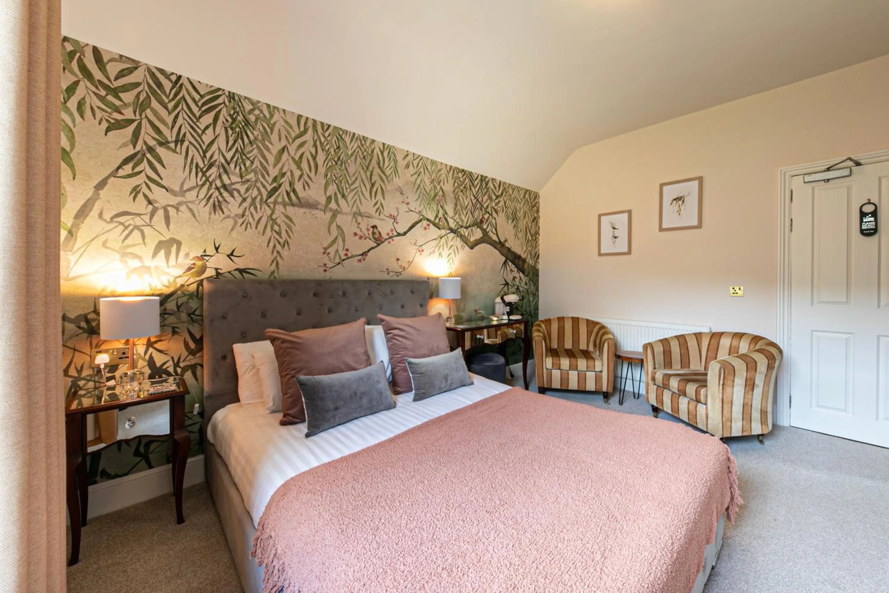 Photo of the whole room, Bed in Afon View