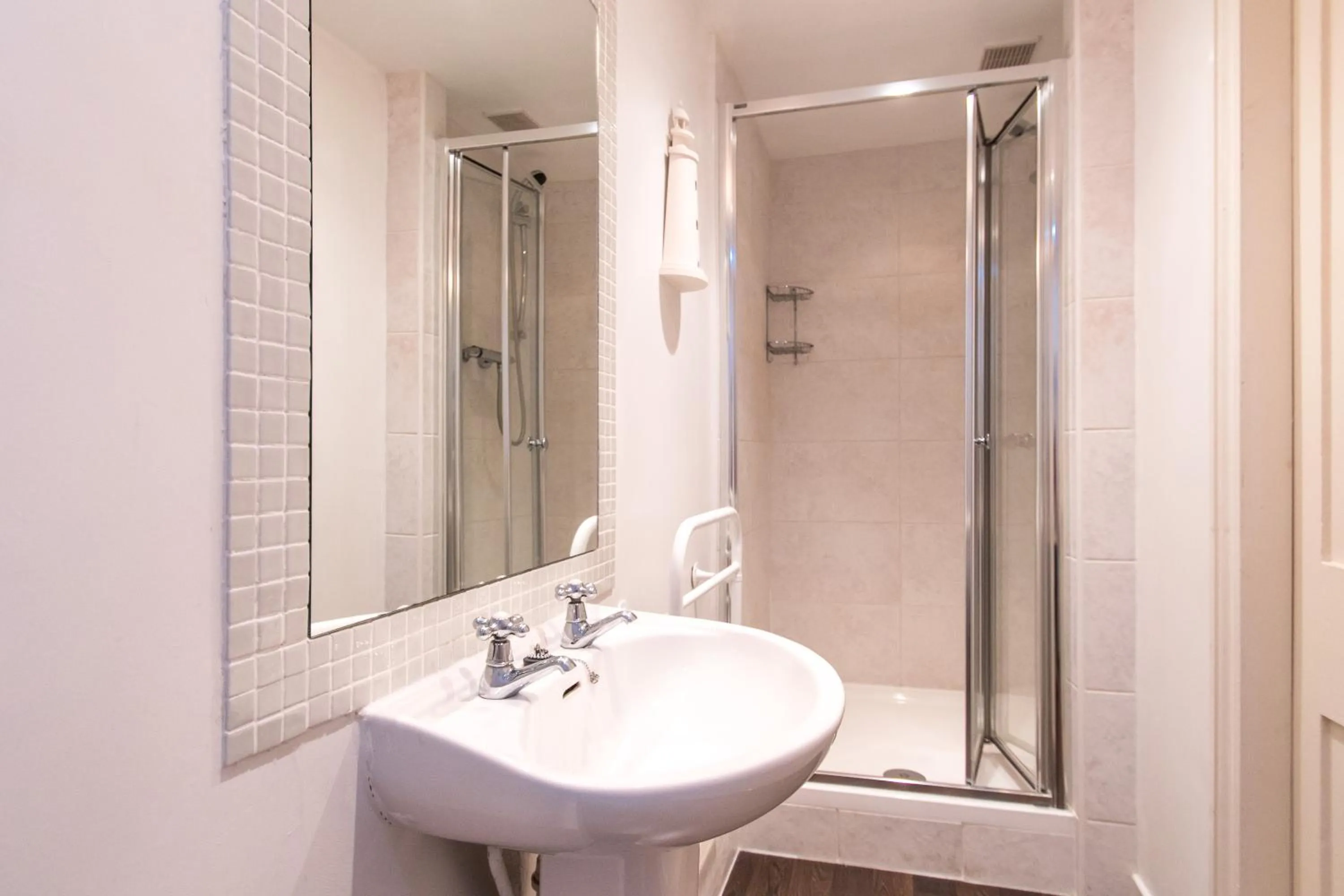 Shower in Afon View