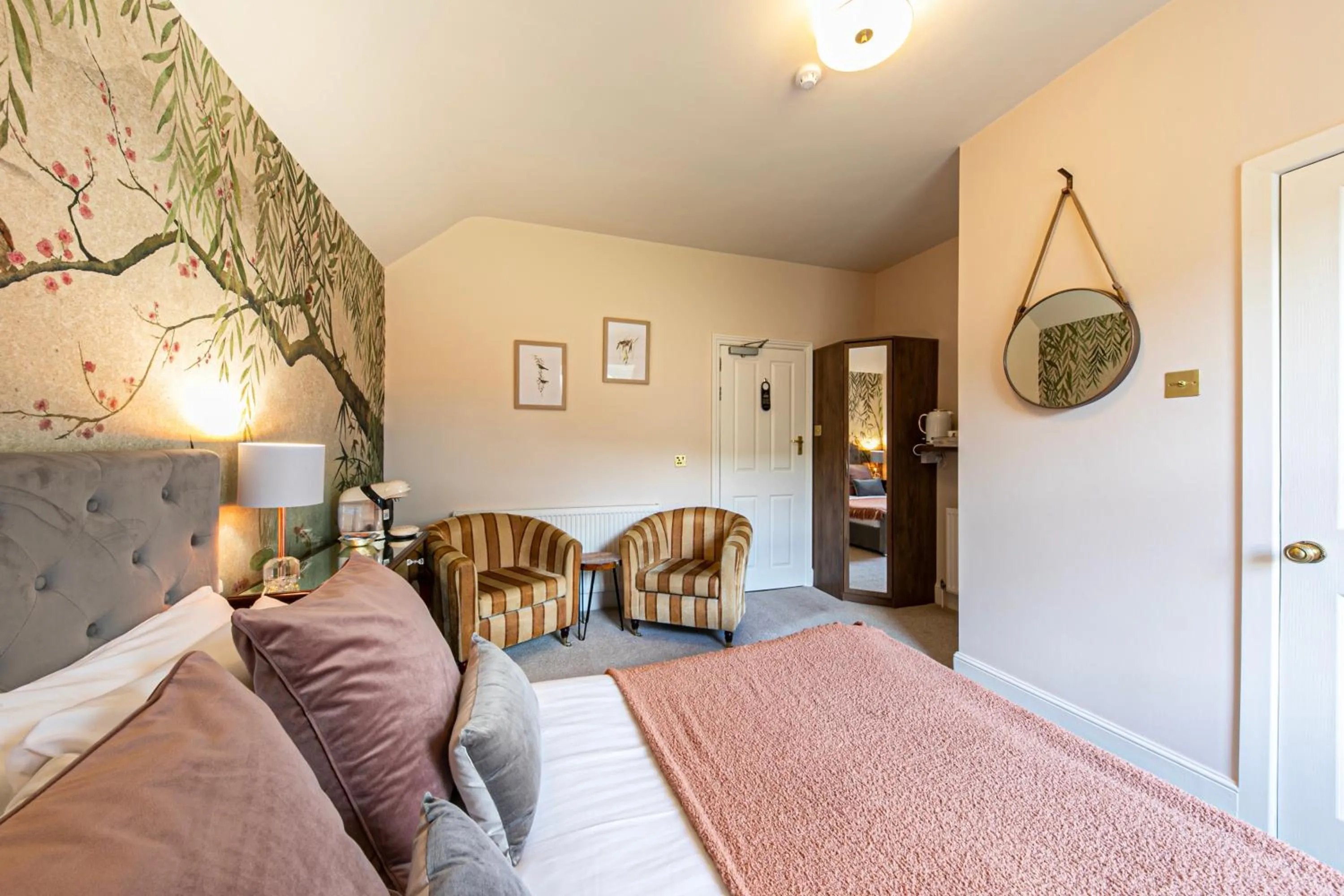 Photo of the whole room, Bed in Afon View