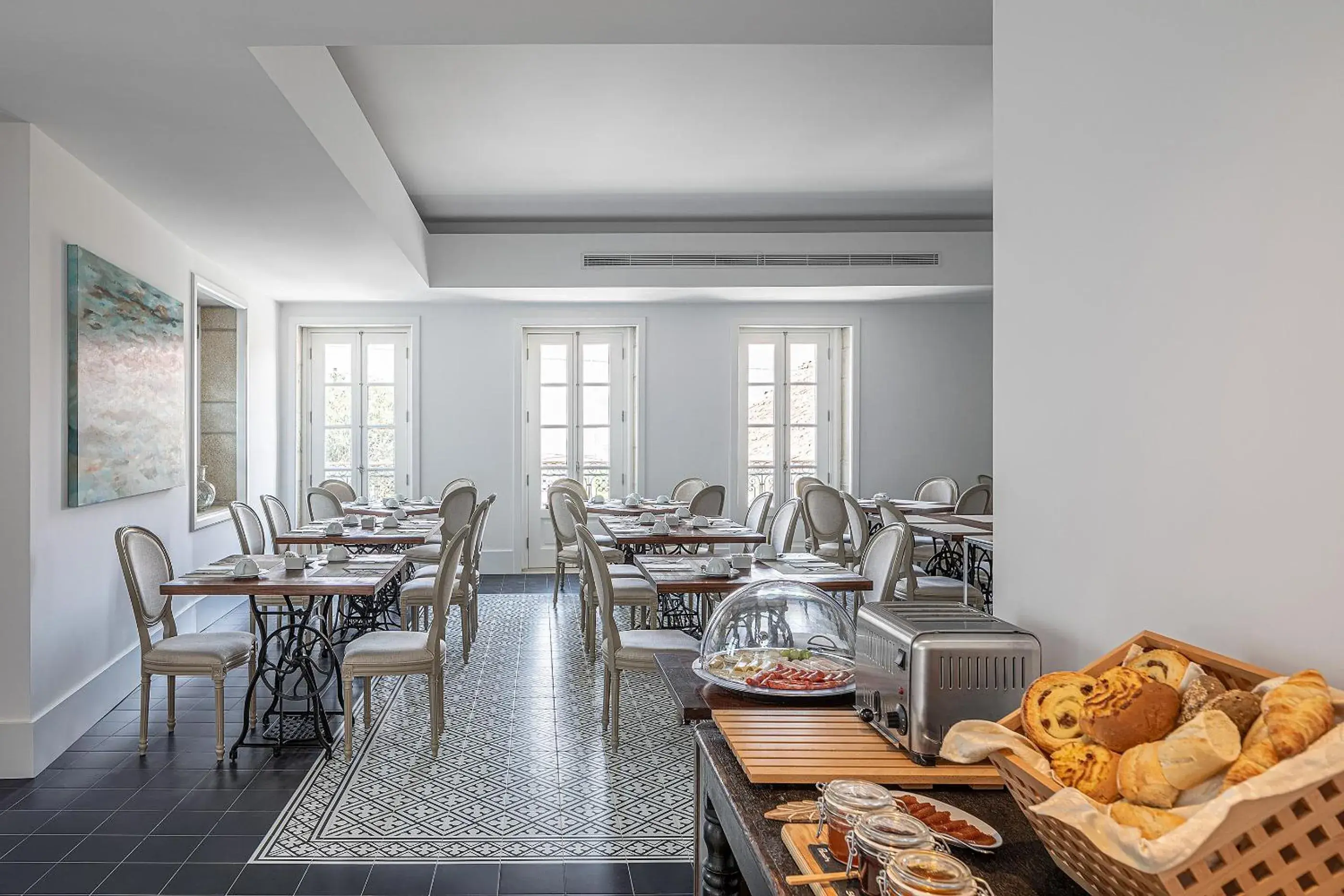 Food and drinks in Caléway Hotel Food and drinks in Caléway Hotel