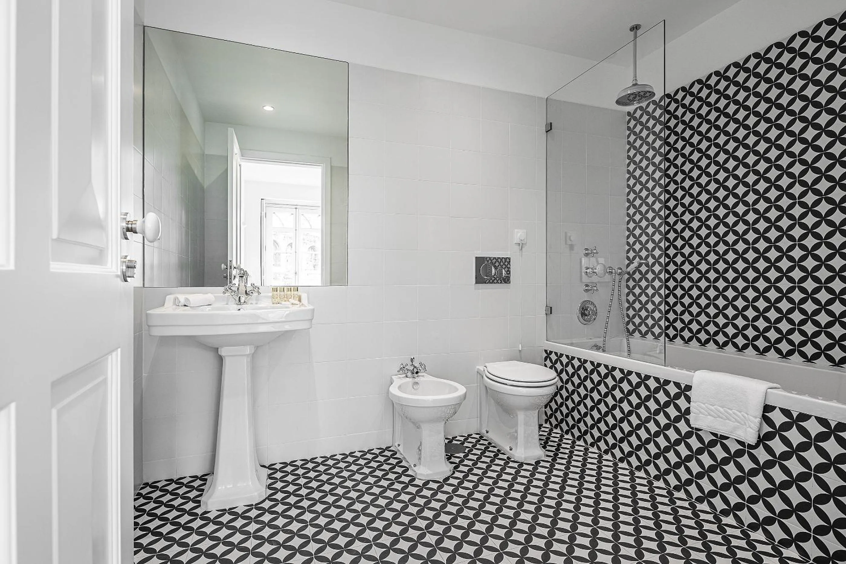 Toilet in Caléway Hotel