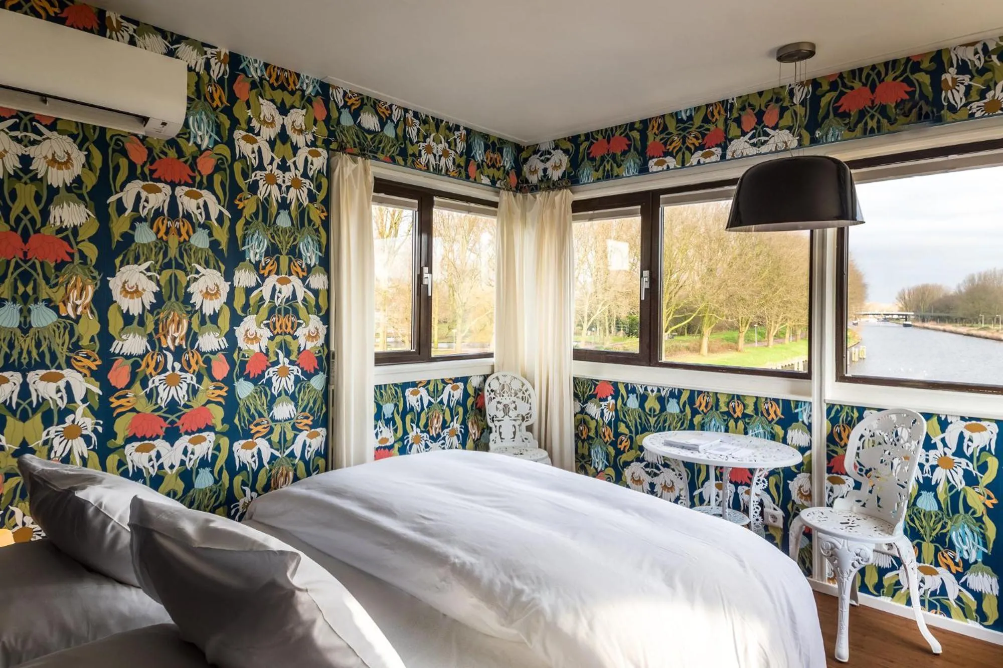 Property building, Bed in SWEETS - Meeuwenpleinbrug