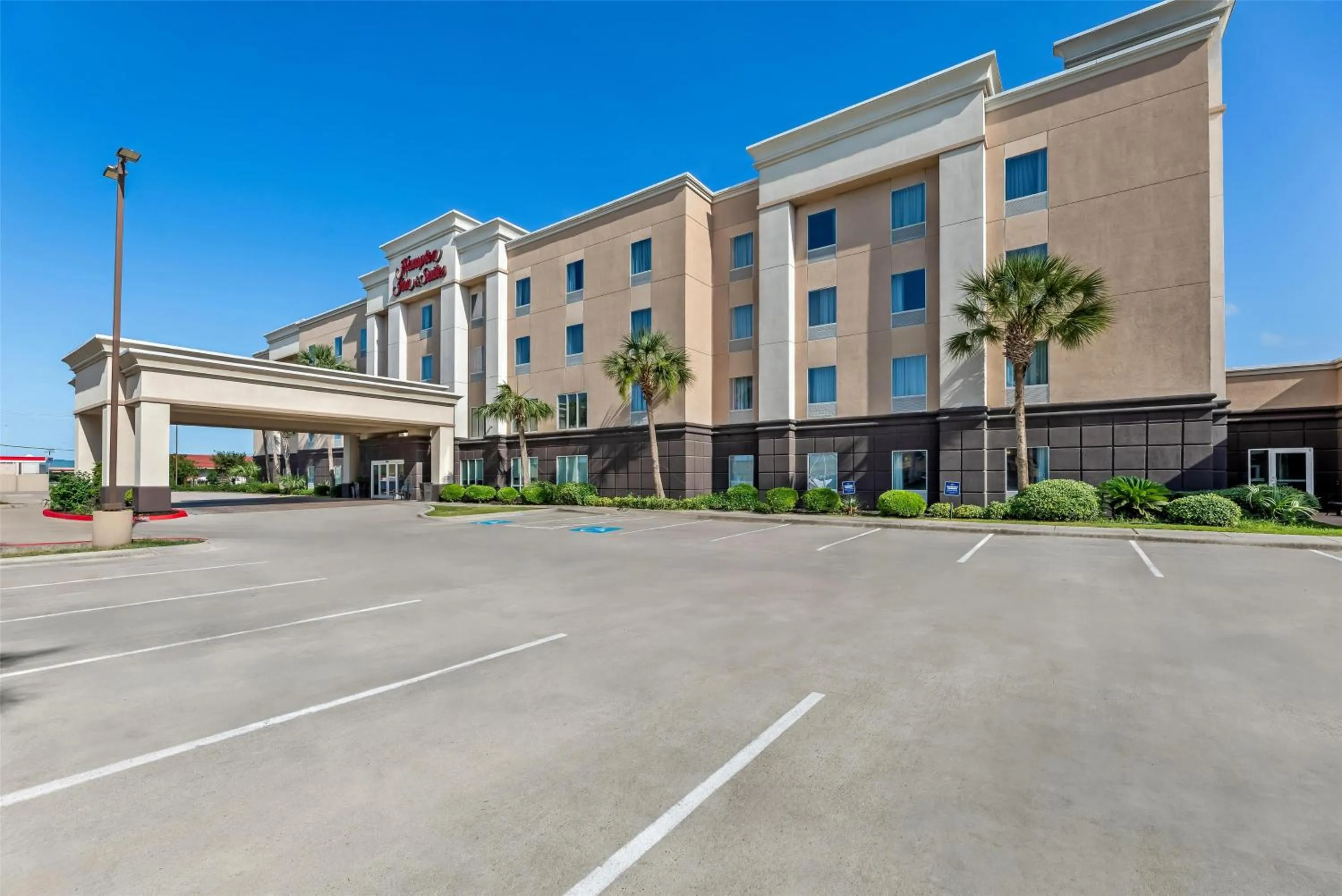 Property building in Hampton Inn & Suites Corpus Christi I-37 - Navigation Boulevard