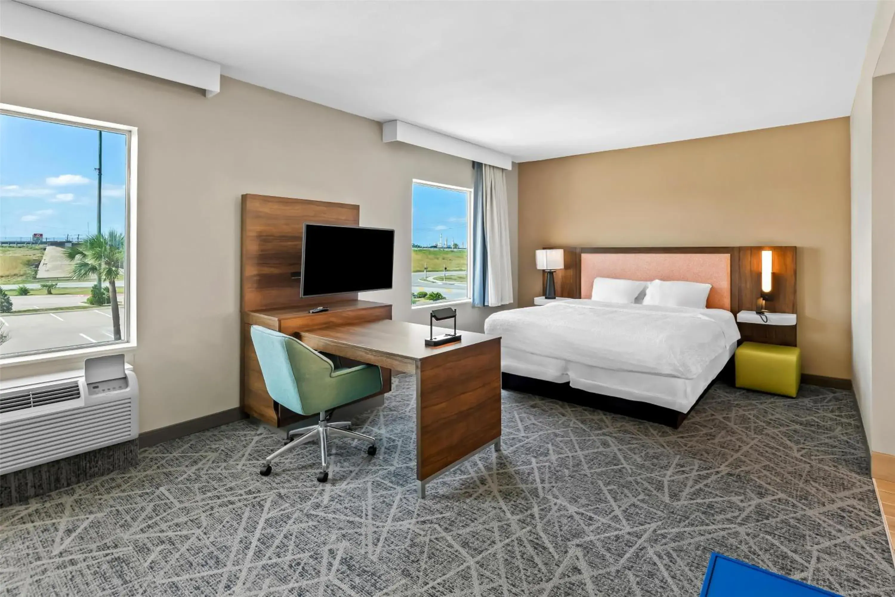Bedroom, Bed in Hampton Inn & Suites Corpus Christi I-37 - Navigation Boulevard Bedroom, Bed in Hampton Inn & Suites Corpus Christi I-37 - Navigation Boulevard