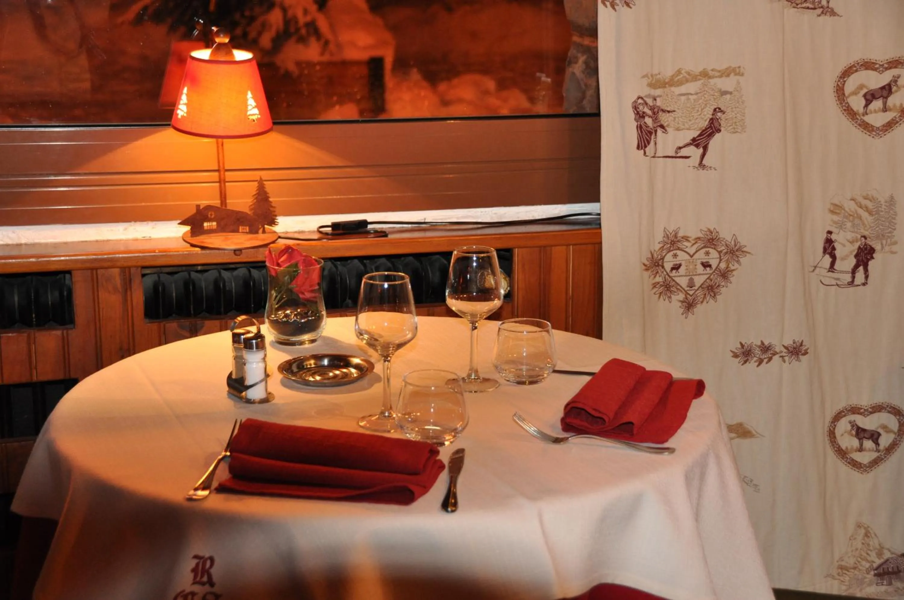 Restaurant/places to eat in Le Chalet Suisse
