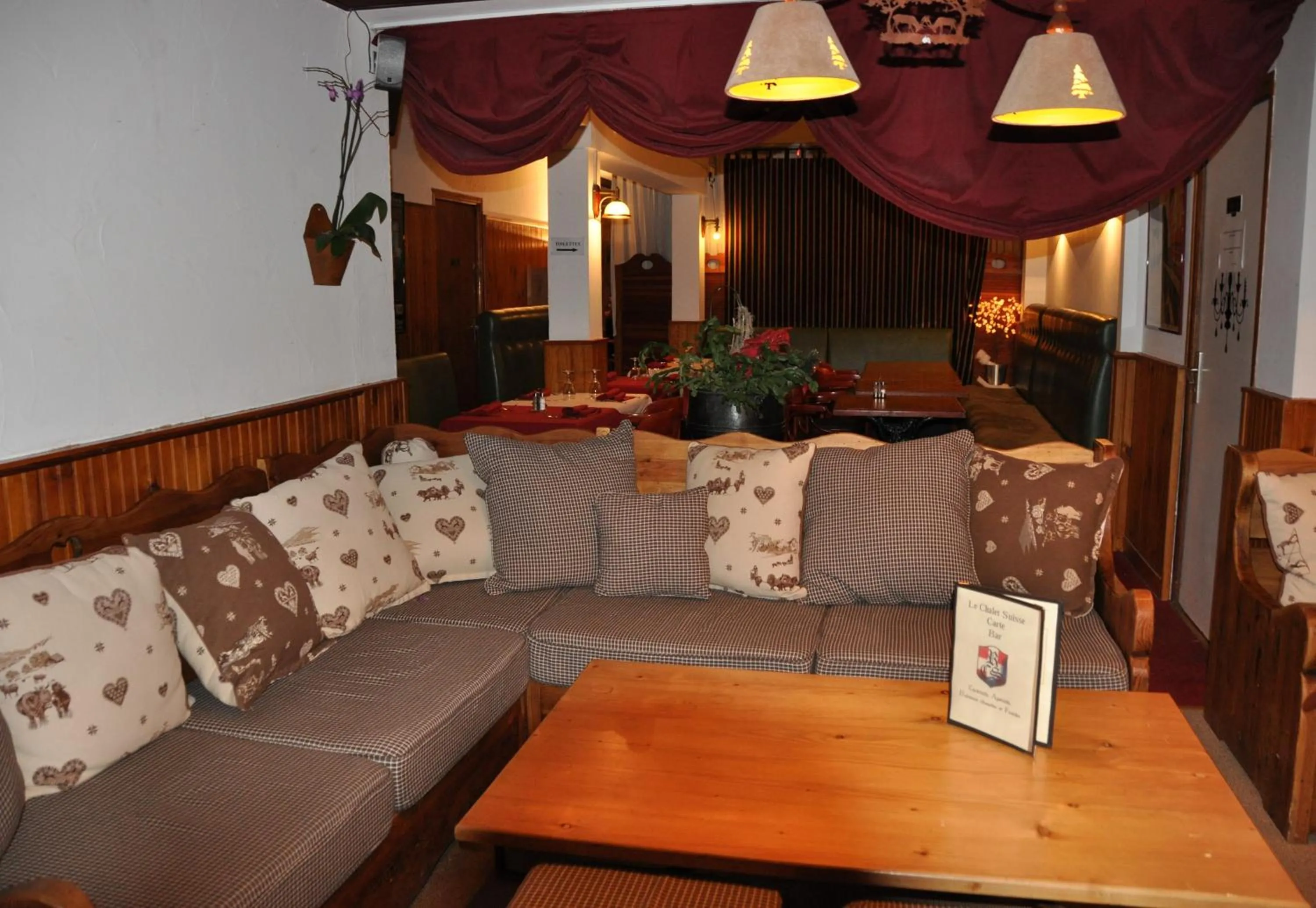 Lounge or bar in Le Chalet Suisse