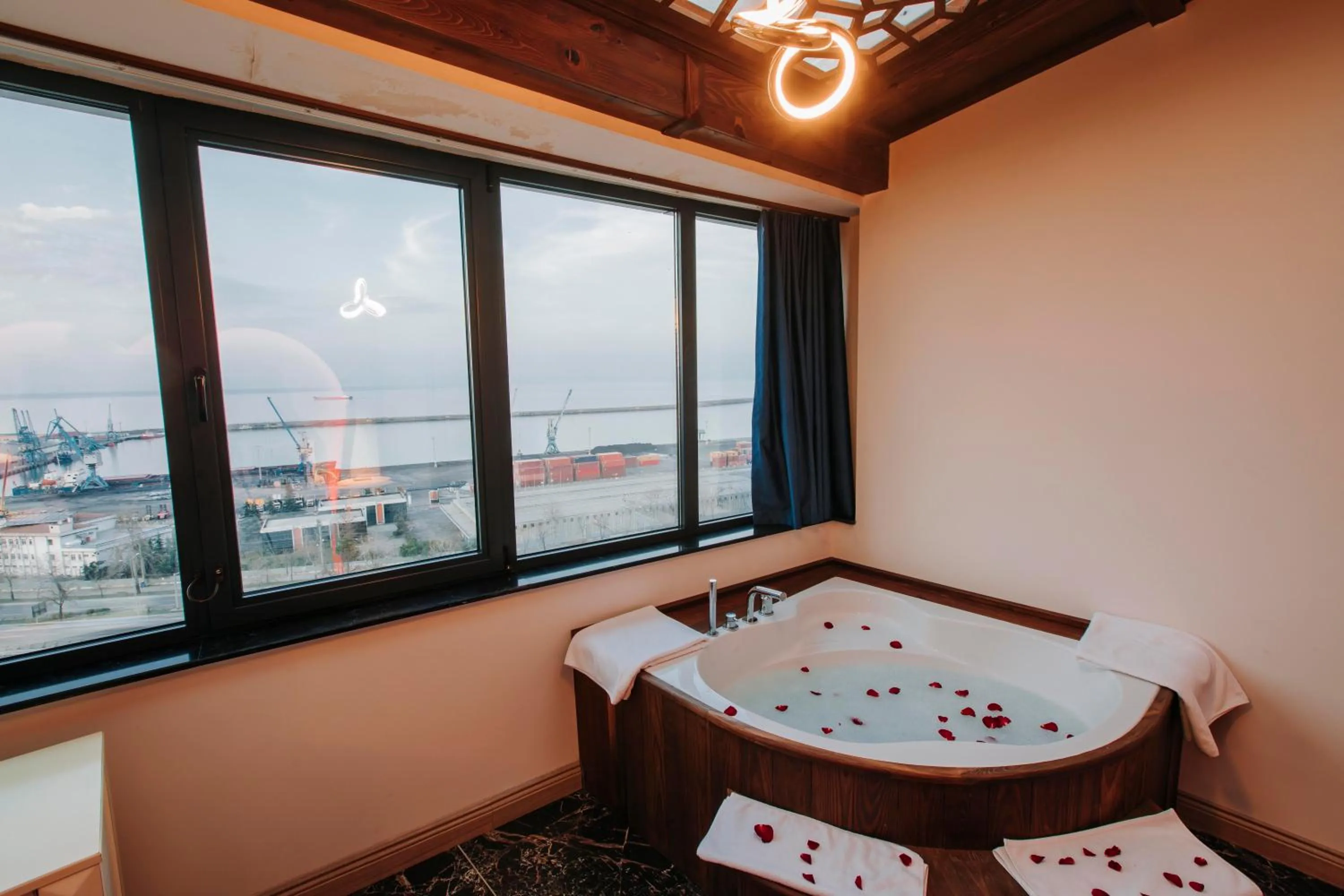 Bath in TS Gold Otel