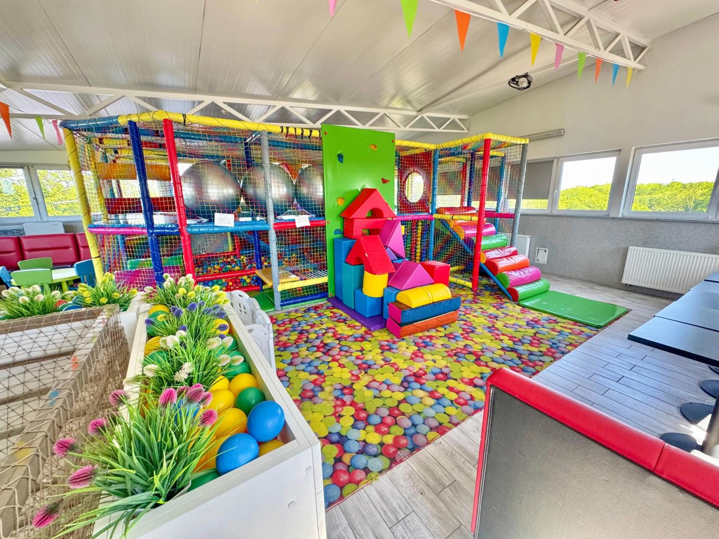 Hotel Miłosz Restauracja, Basen dla dzieci, Sala Zabaw, Siłownia