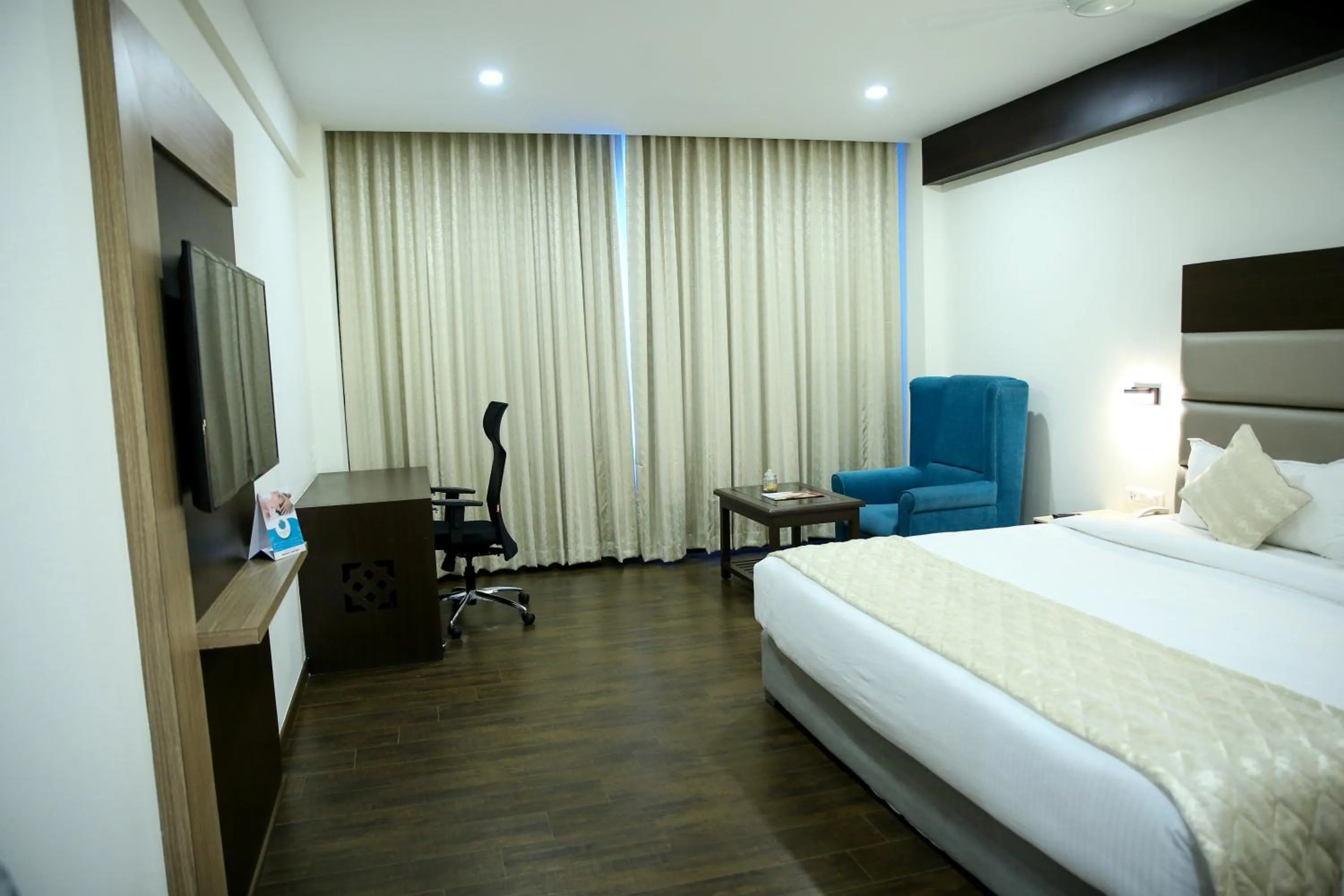 Bed in Hotel Blossoms