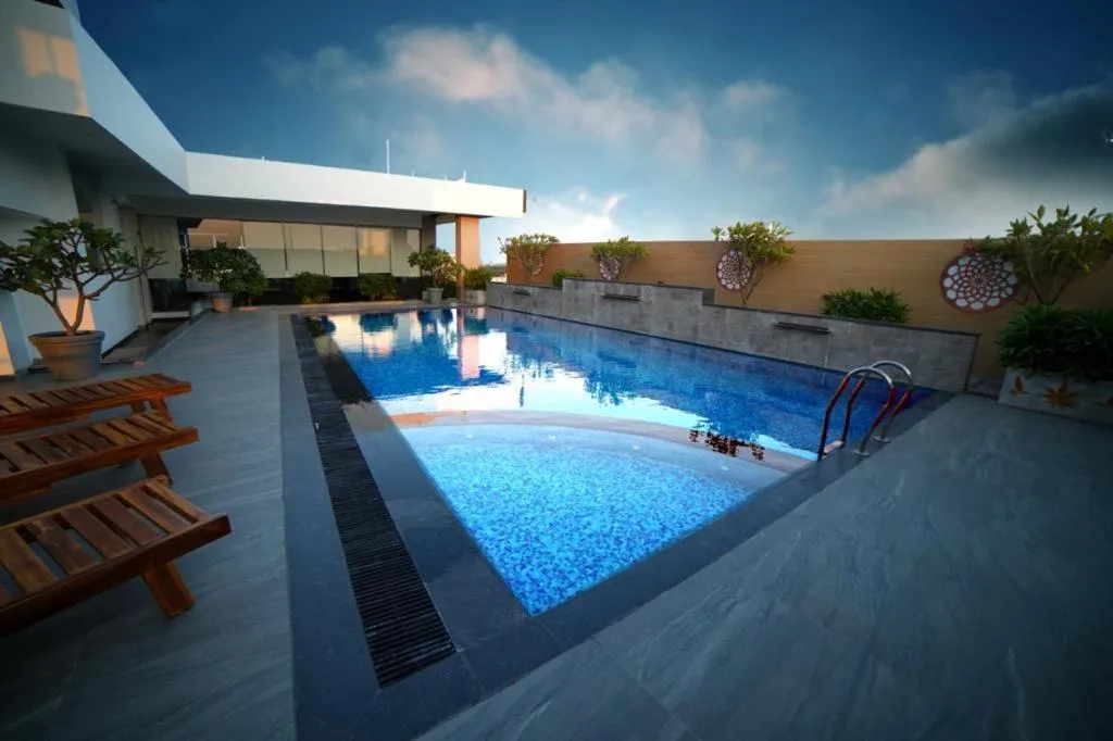 Swimming pool in Hotel Blossoms