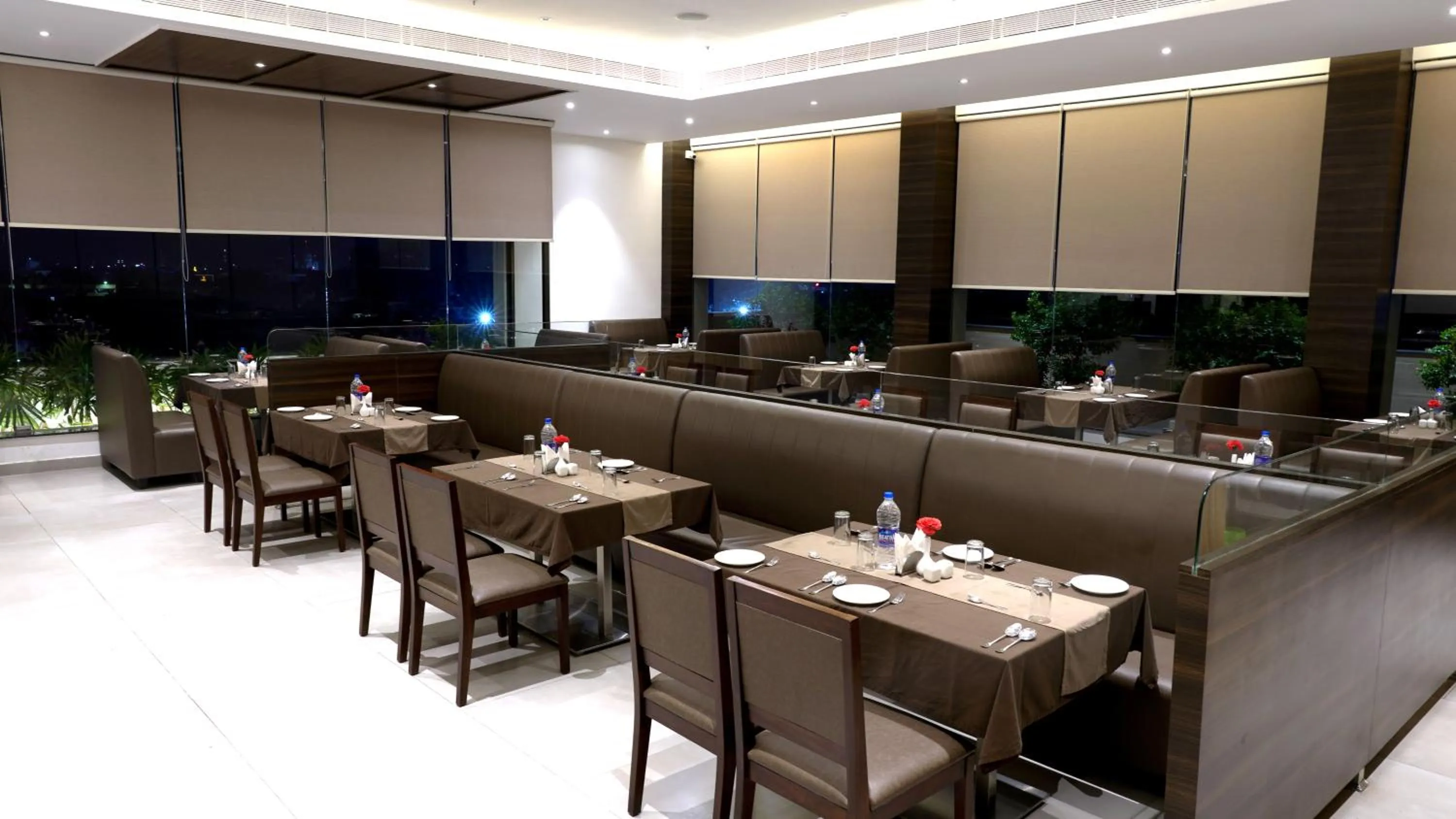 Restaurant/places to eat in Hotel Blossoms