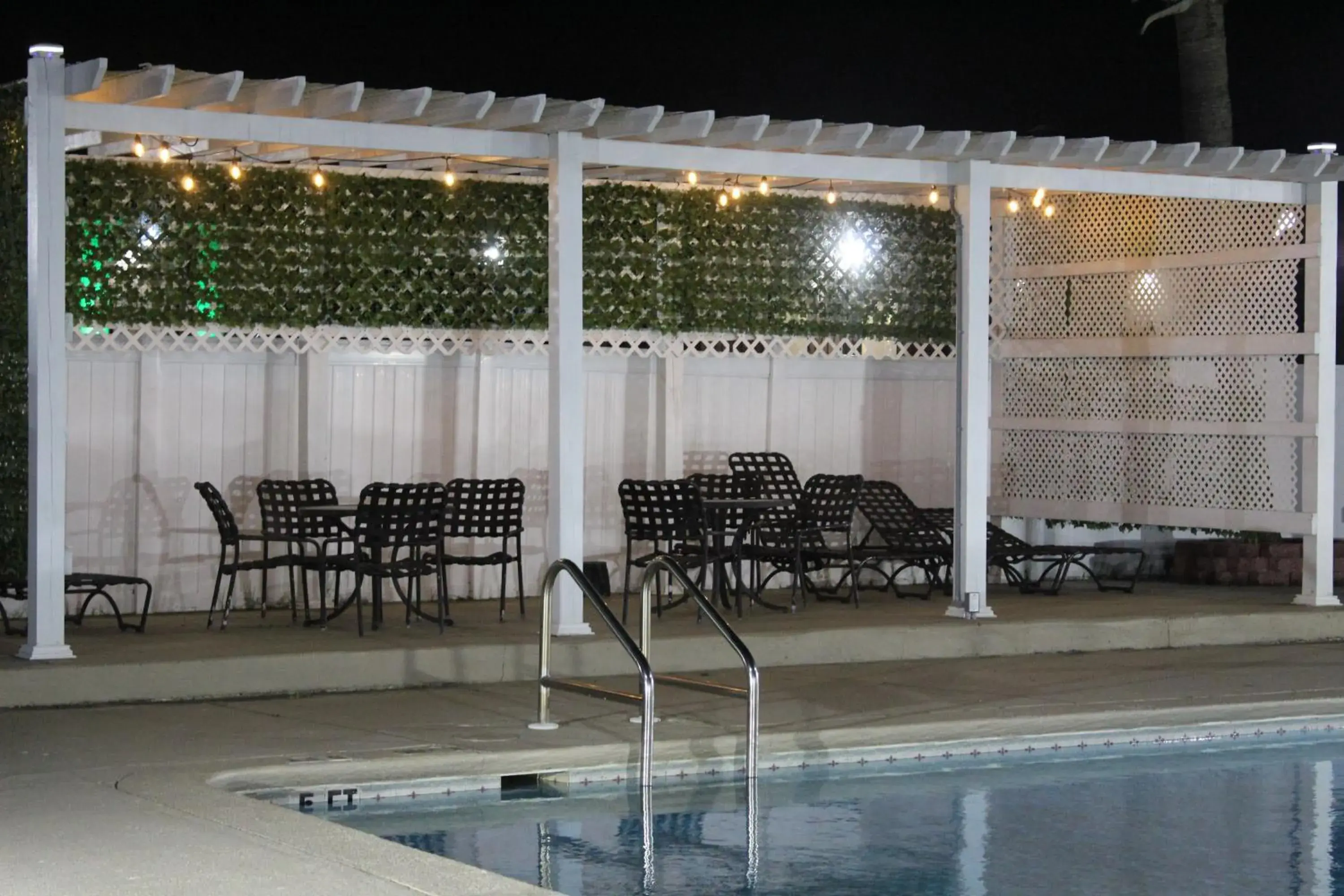 Swimming pool in Days Inn by Wyndham Marianna Swimming pool in Days Inn by Wyndham Marianna