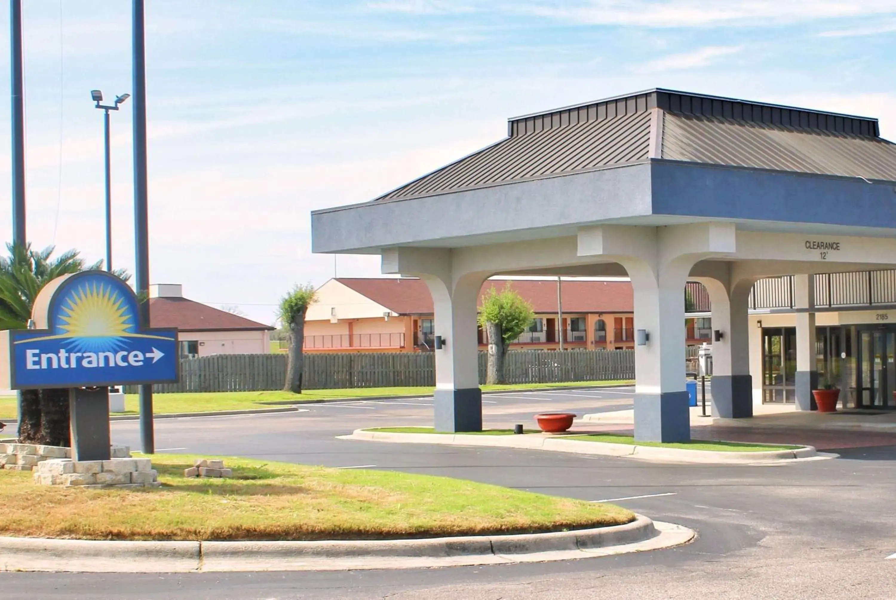 Property building in Days Inn by Wyndham Marianna Property building in Days Inn by Wyndham Marianna