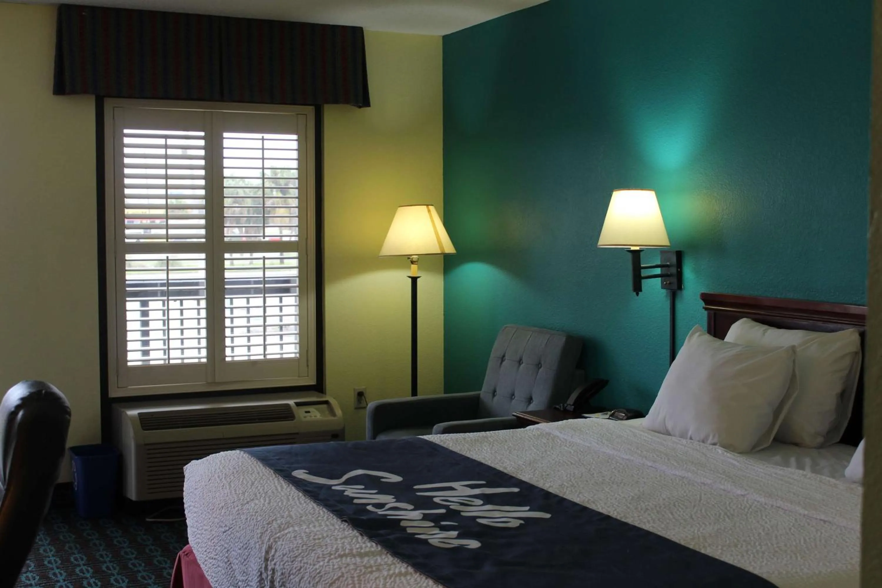 Photo of the whole room, Bed in Days Inn by Wyndham Marianna